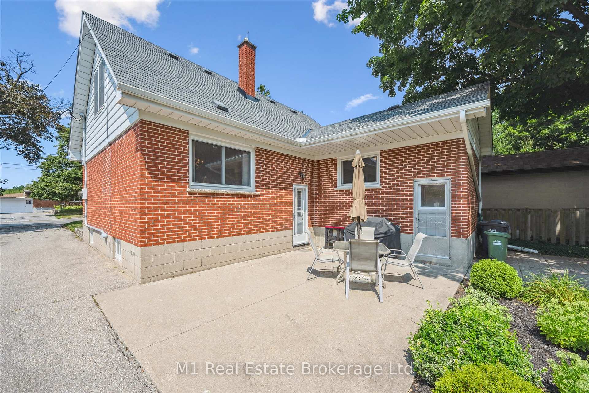 Photo 44 of 560 Paisley Road, Guelph, Junction/Onward Willow — HOMEH