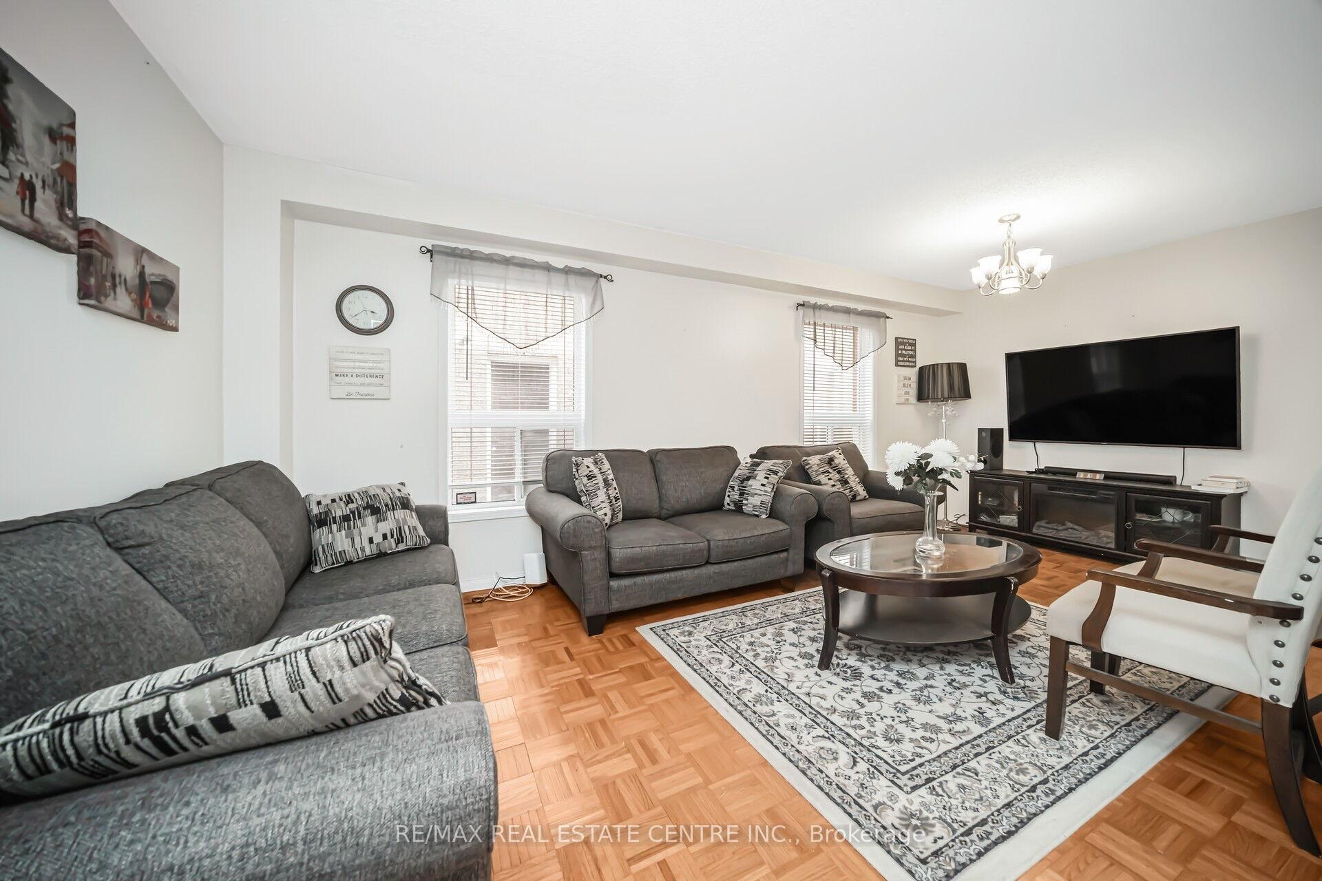 Photo 5 of 19 Blue Lake Avenue, Brampton, Fletcher's Meadow — HOMEH