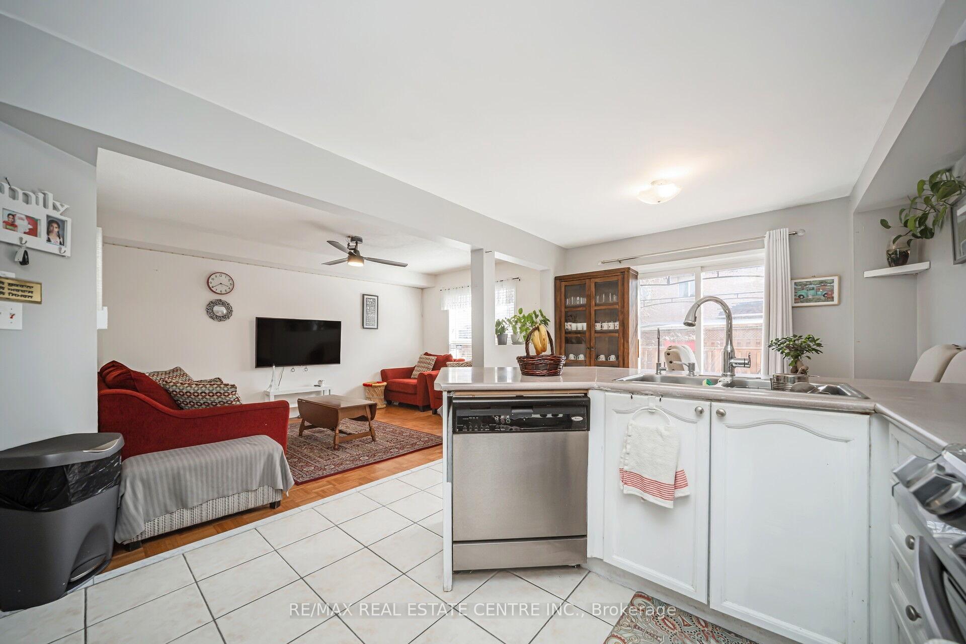 Photo 10 of 19 Blue Lake Avenue, Brampton, Fletcher's Meadow — HOMEH