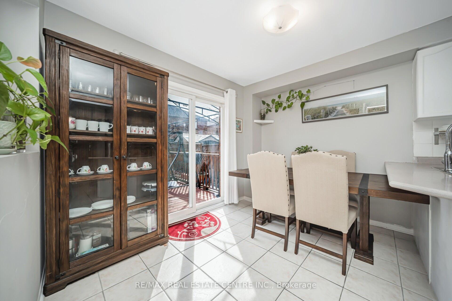Photo 13 of 19 Blue Lake Avenue, Brampton, Fletcher's Meadow — HOMEH