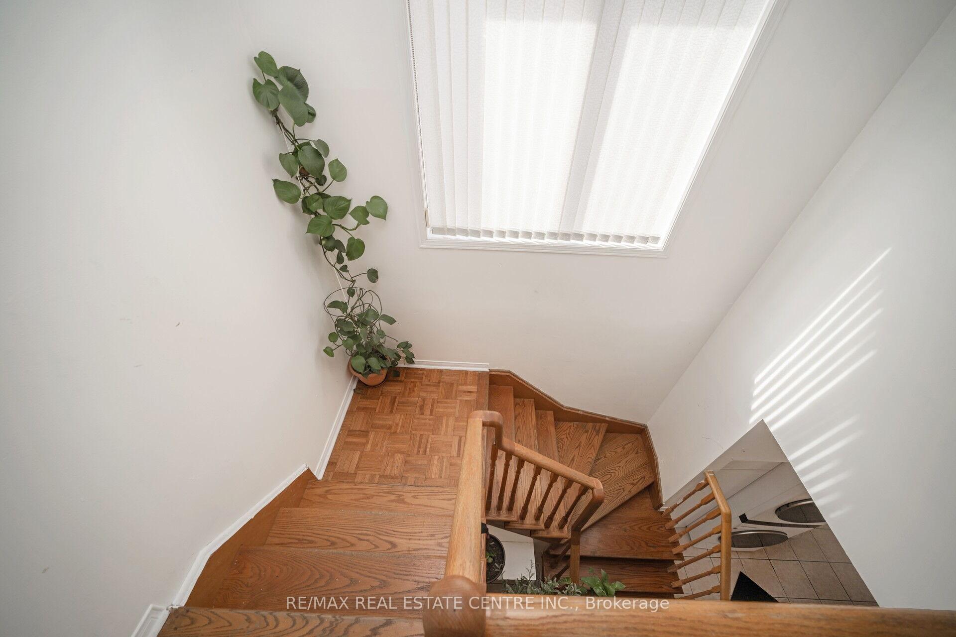 Photo 16 of 19 Blue Lake Avenue, Brampton, Fletcher's Meadow — HOMEH