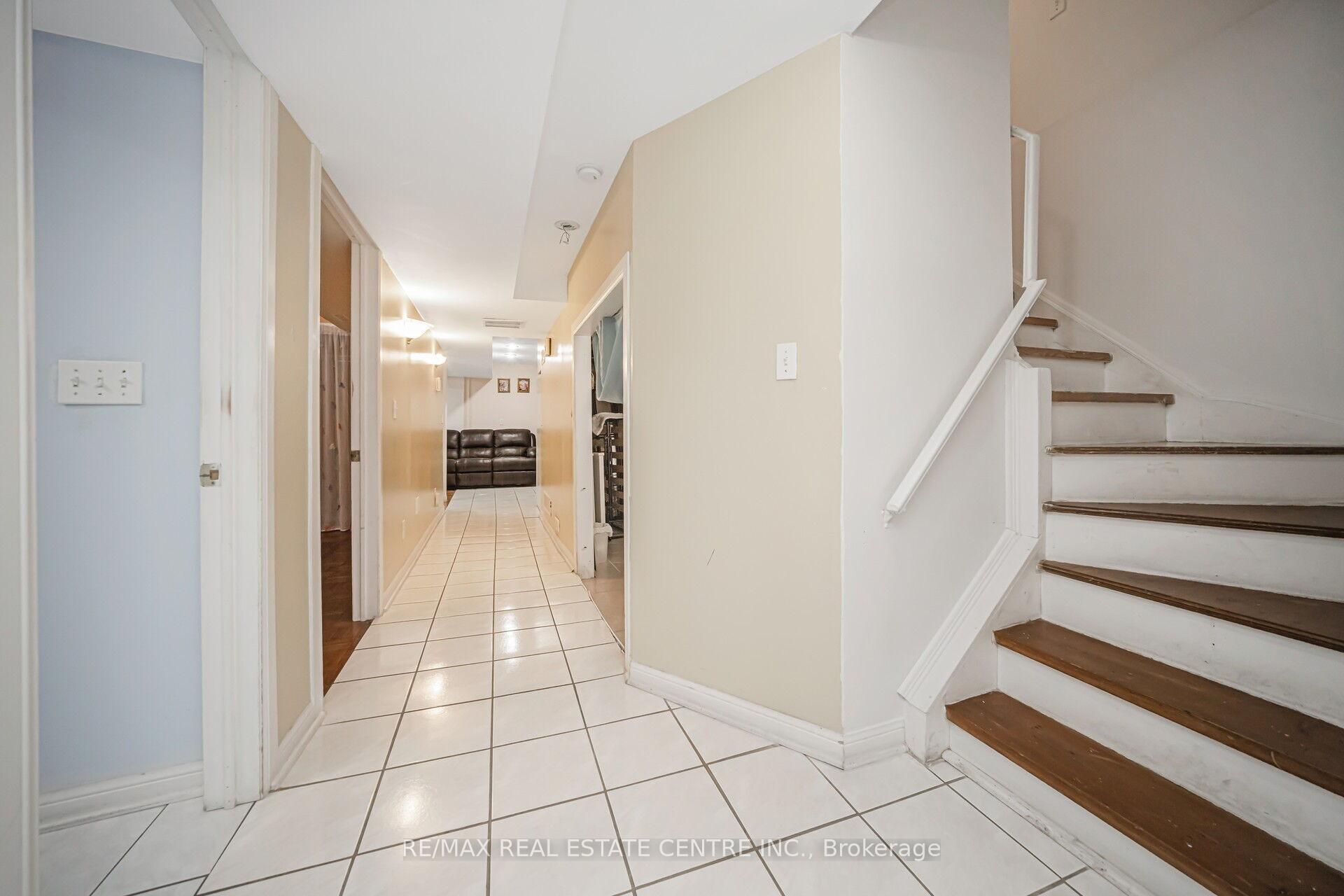 Photo 34 of 19 Blue Lake Avenue, Brampton, Fletcher's Meadow — HOMEH