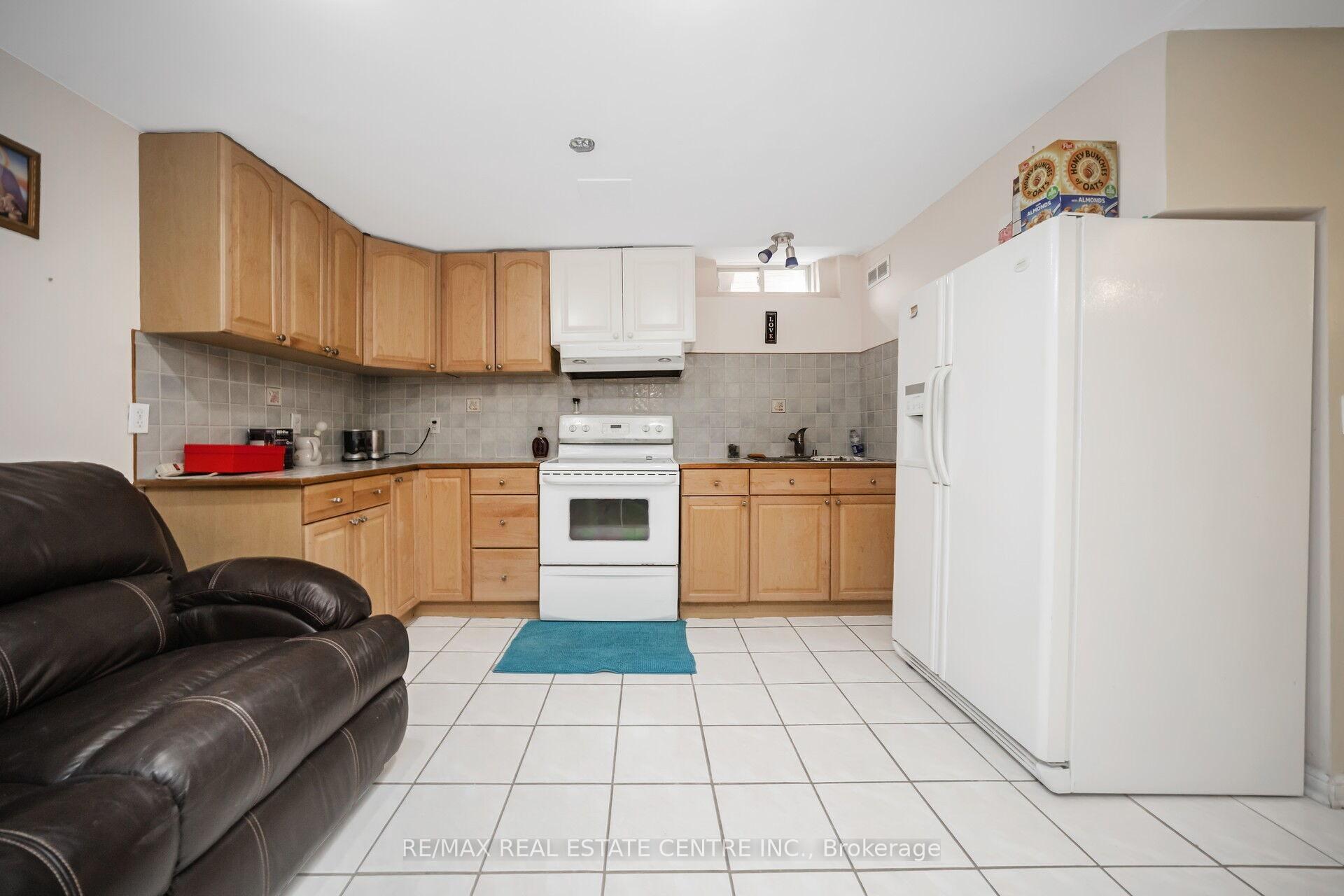 Photo 38 of 19 Blue Lake Avenue, Brampton, Fletcher's Meadow — HOMEH