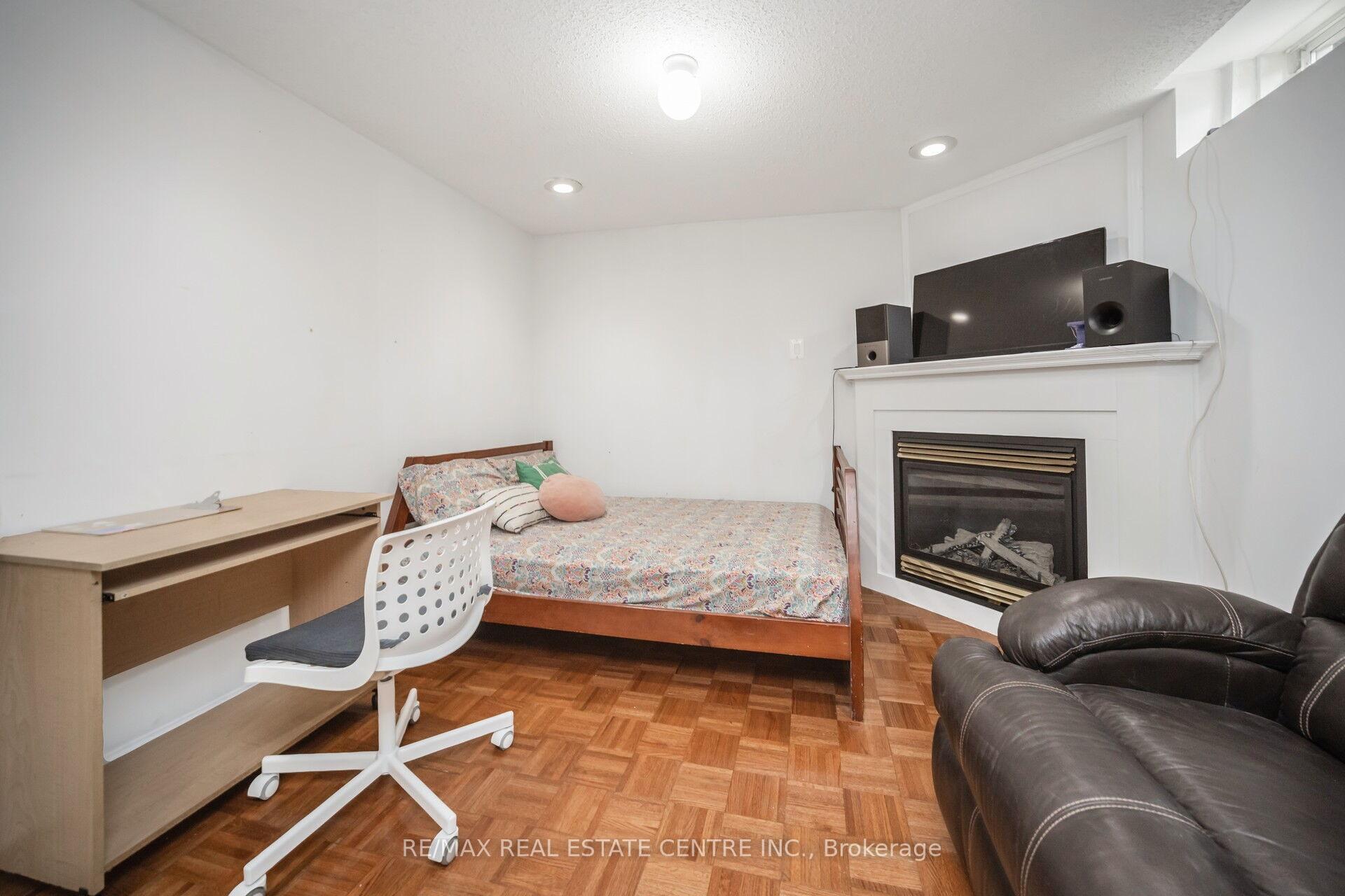 Photo 40 of 19 Blue Lake Avenue, Brampton, Fletcher's Meadow — HOMEH