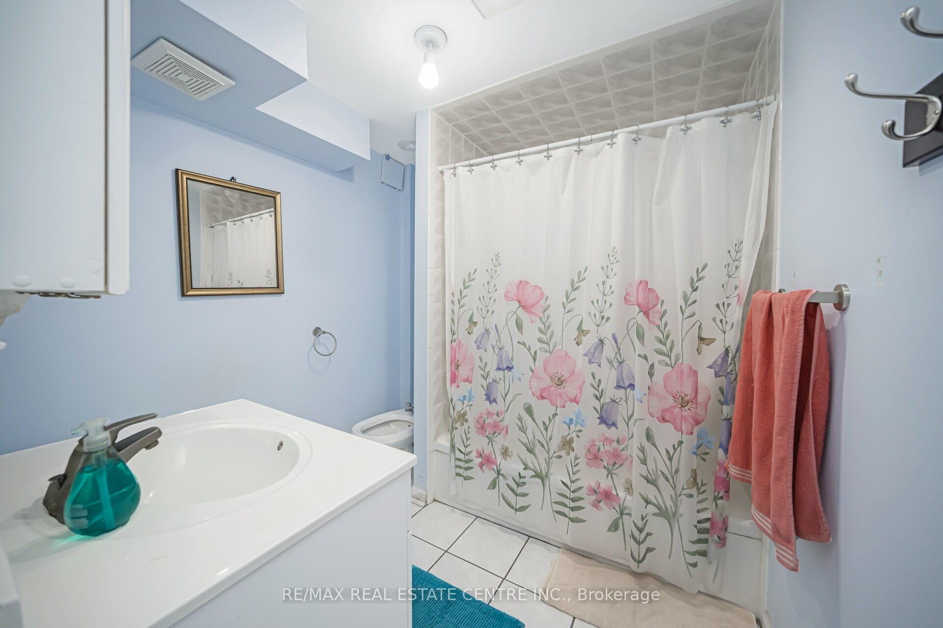 Photo 41 of 19 Blue Lake Avenue, Brampton, Fletcher's Meadow — HOMEH