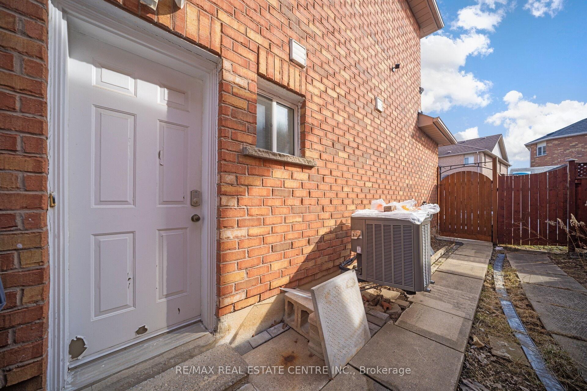 Photo 44 of 19 Blue Lake Avenue, Brampton, Fletcher's Meadow — HOMEH
