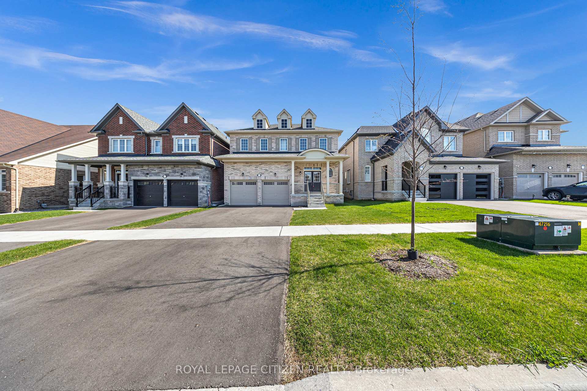 Photo 5 of 11 Northglen Boulevard, Clarington, Bowmanville — HOMEH