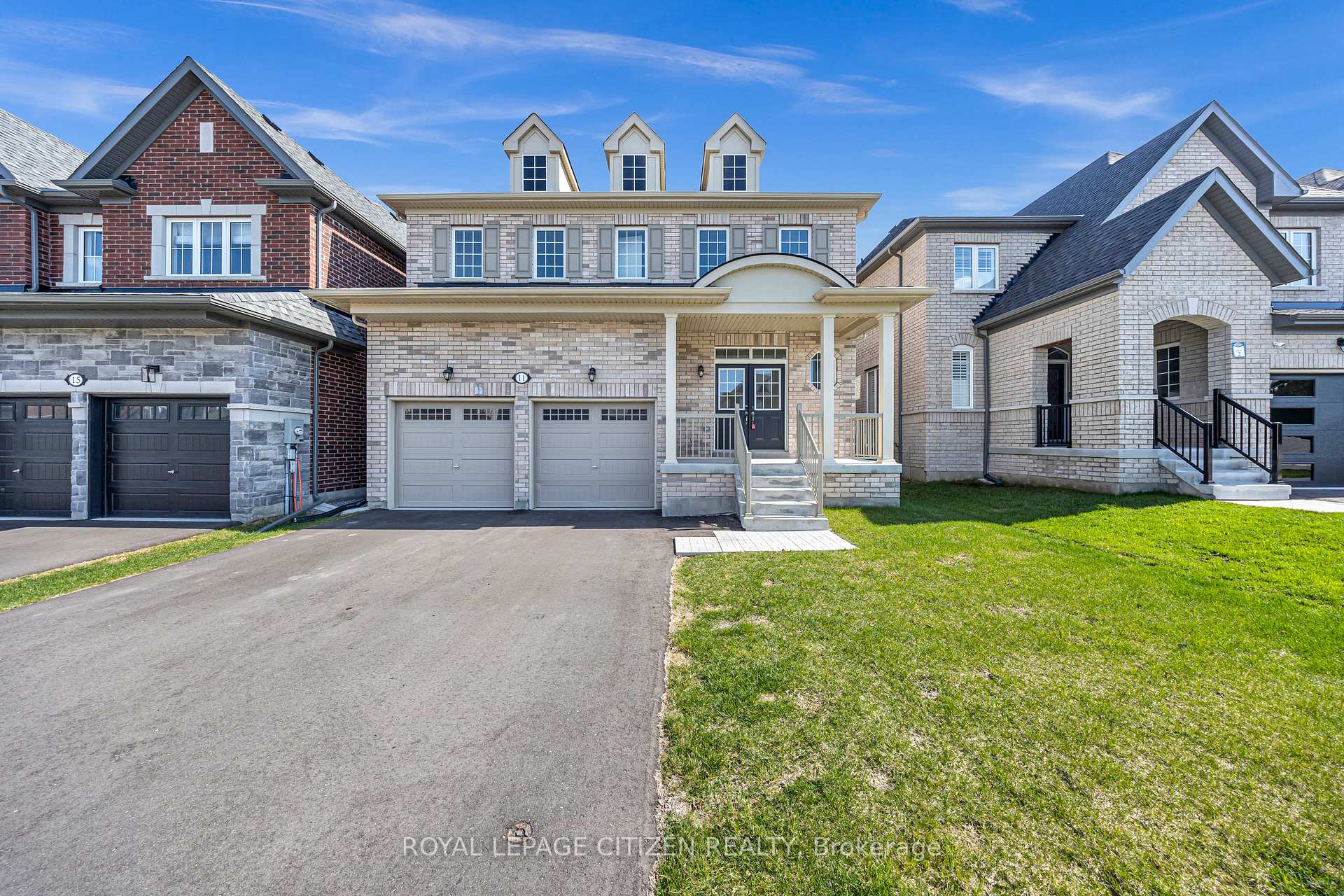 Photo 3 of 11 Northglen Boulevard, Clarington, Bowmanville — HOMEH