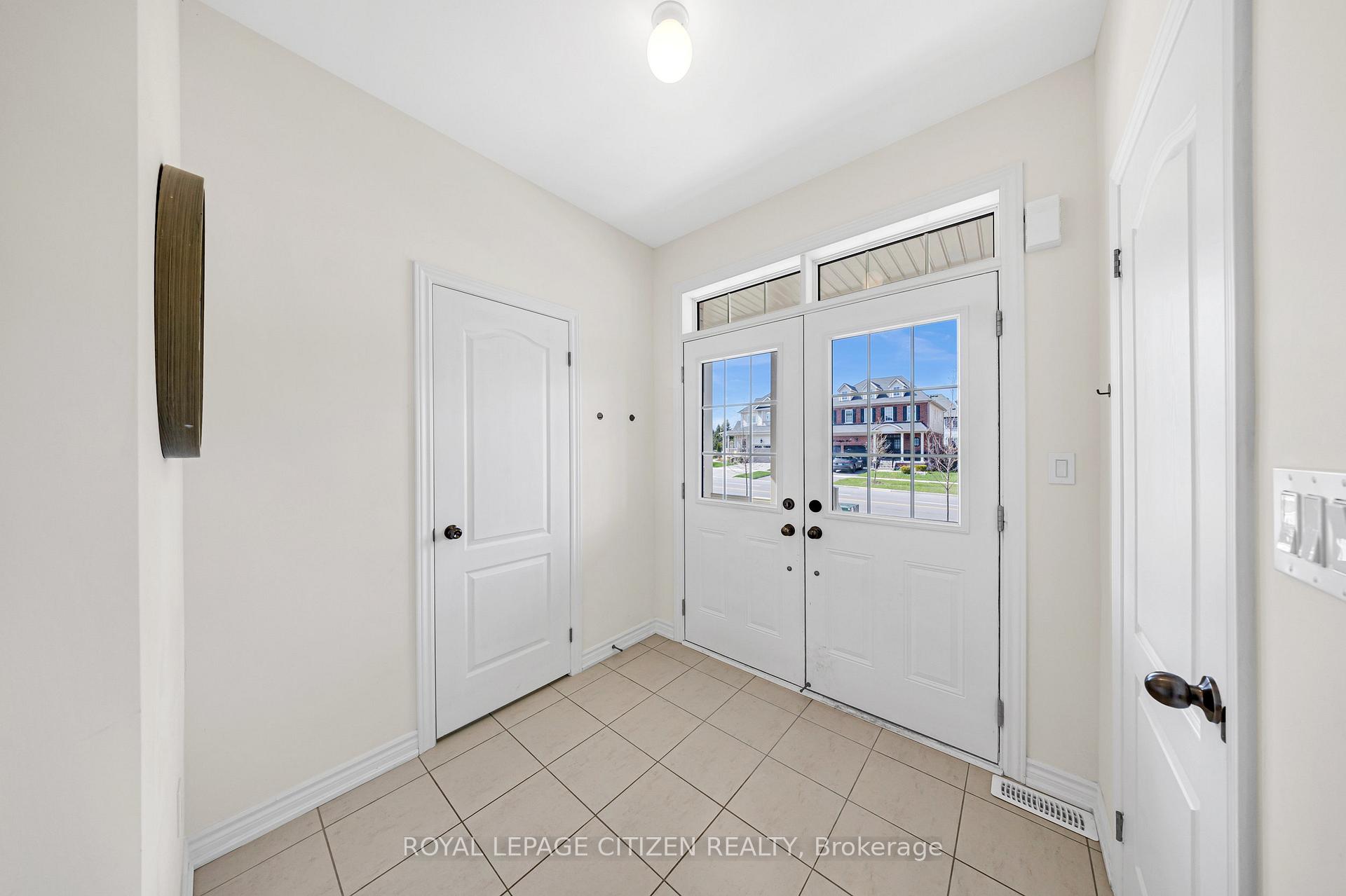Photo 4 of 11 Northglen Boulevard, Clarington, Bowmanville — HOMEH
