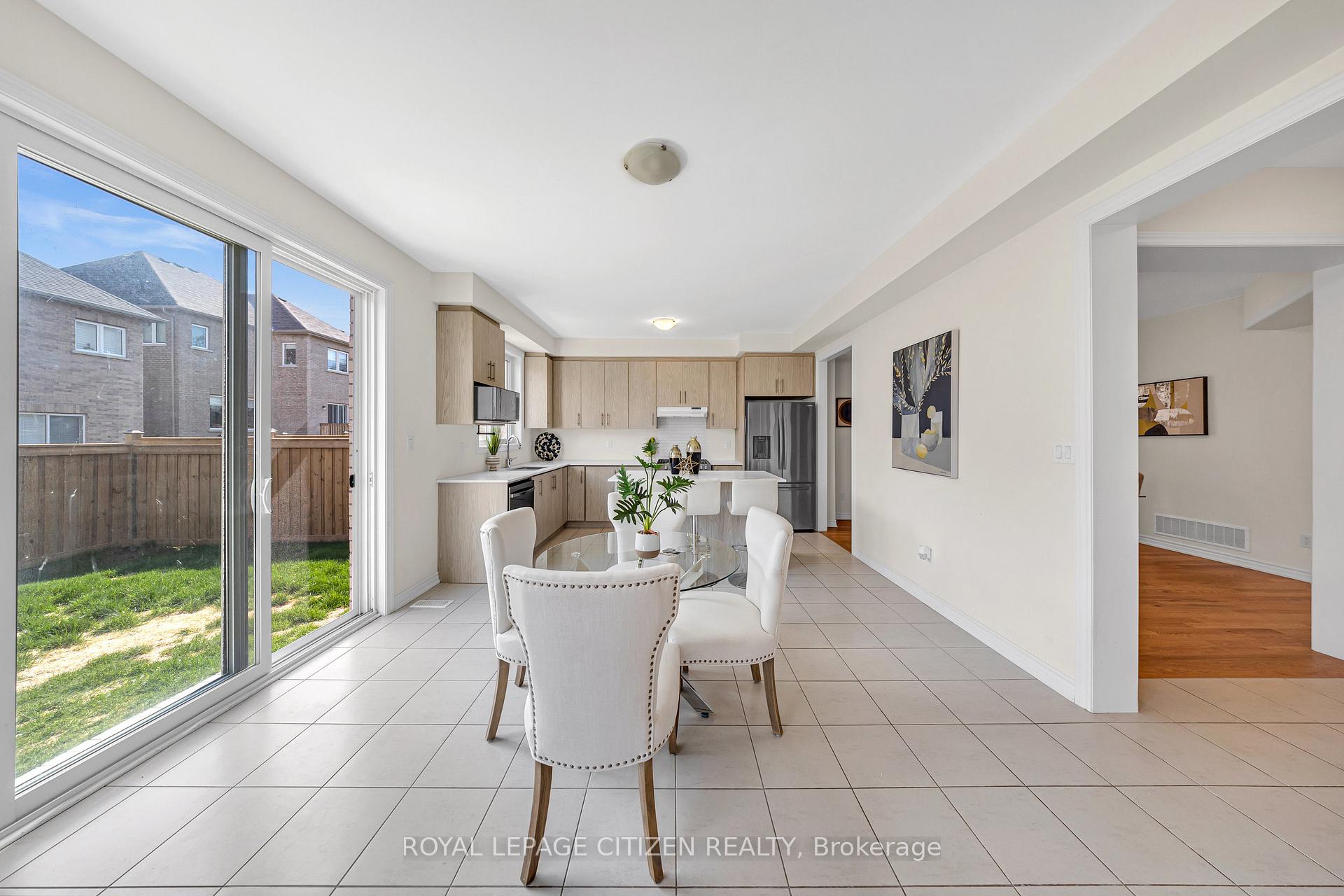 Photo 15 of 11 Northglen Boulevard, Clarington, Bowmanville — HOMEH
