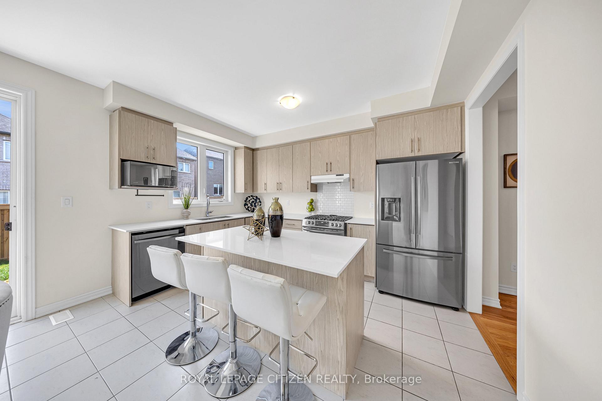 Photo 17 of 11 Northglen Boulevard, Clarington, Bowmanville — HOMEH