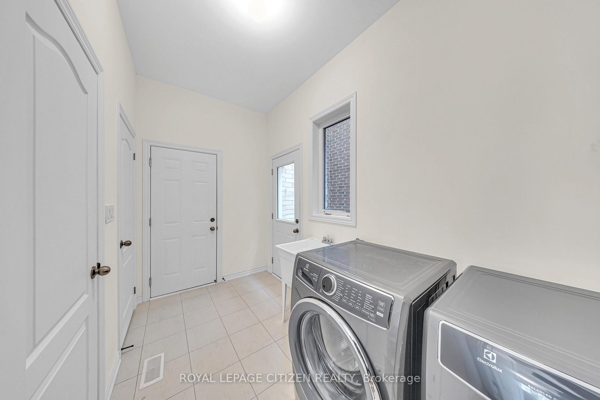 Photo 22 of 11 Northglen Boulevard, Clarington, Bowmanville — HOMEH