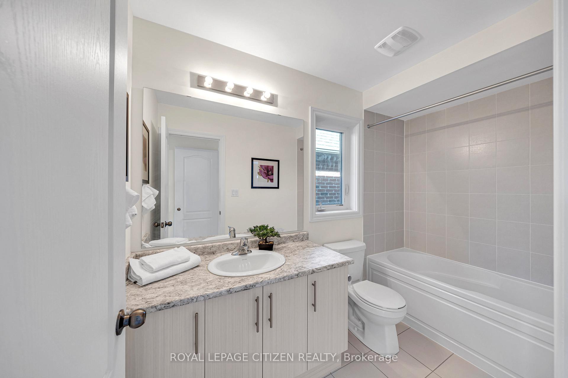 Photo 27 of 11 Northglen Boulevard, Clarington, Bowmanville — HOMEH