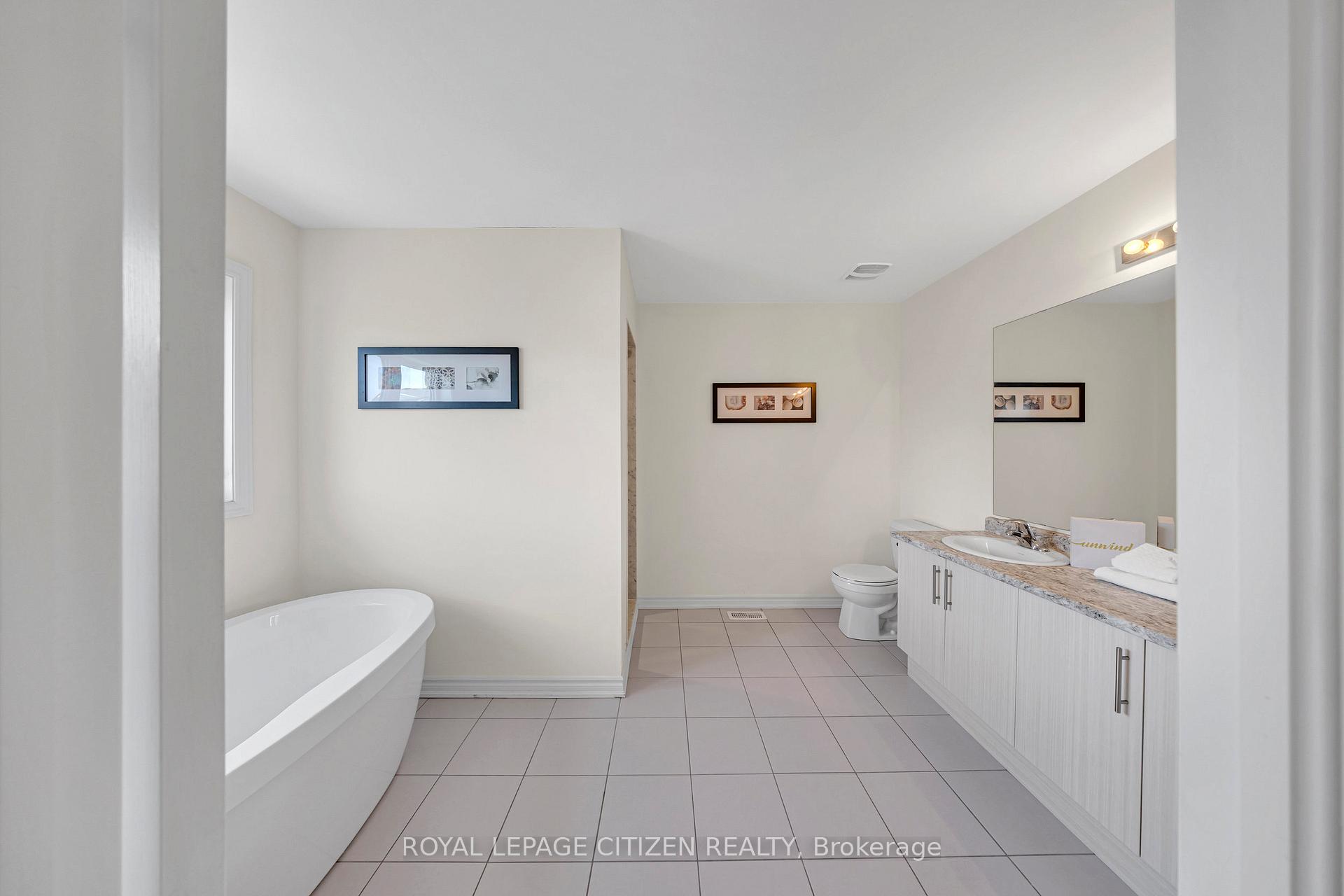 Photo 35 of 11 Northglen Boulevard, Clarington, Bowmanville — HOMEH