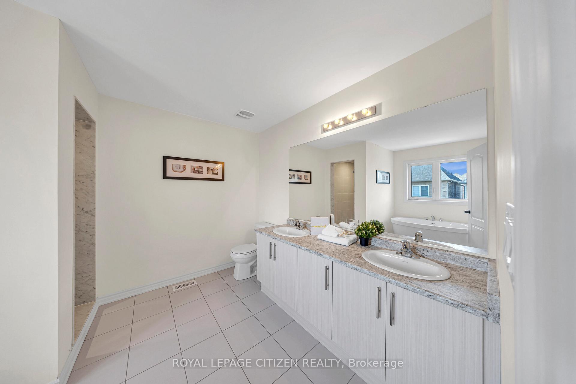 Photo 37 of 11 Northglen Boulevard, Clarington, Bowmanville — HOMEH