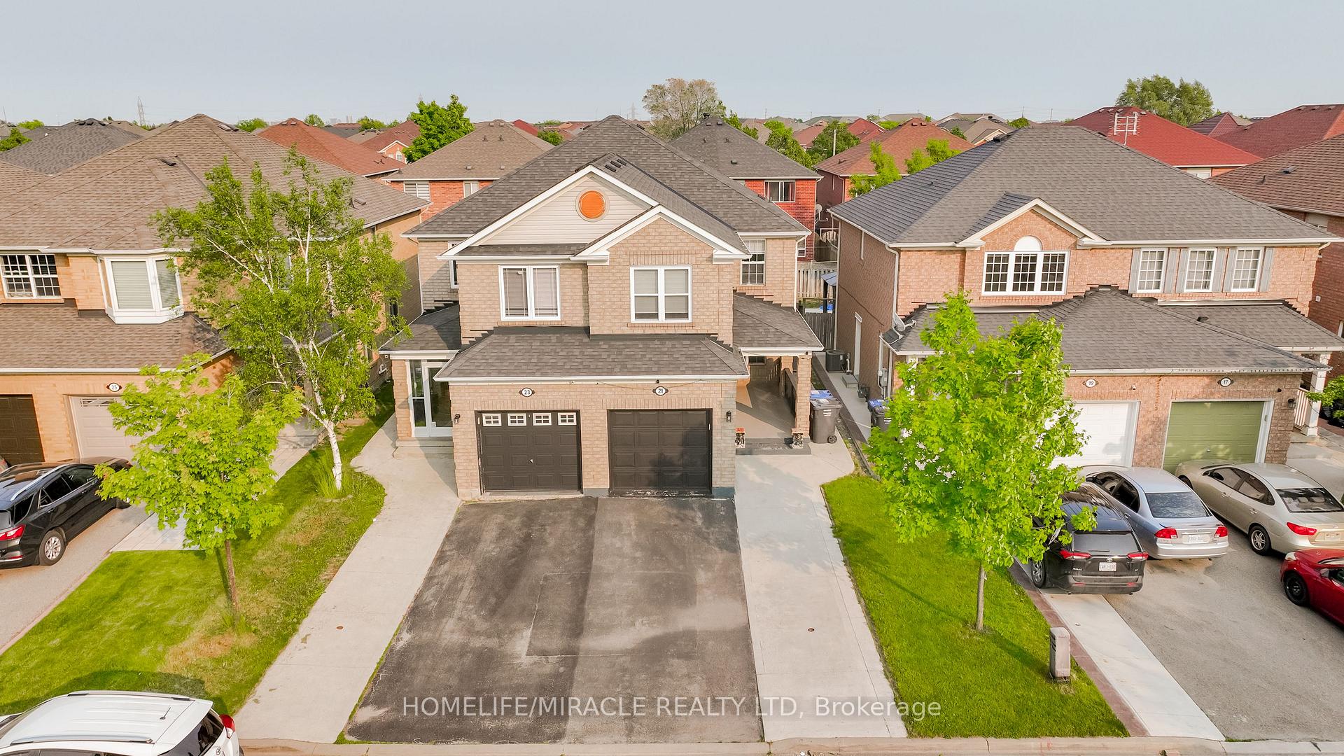 Photo 2 of 21 Secord Crescent, Brampton, Fletcher's Meadow — HOMEH