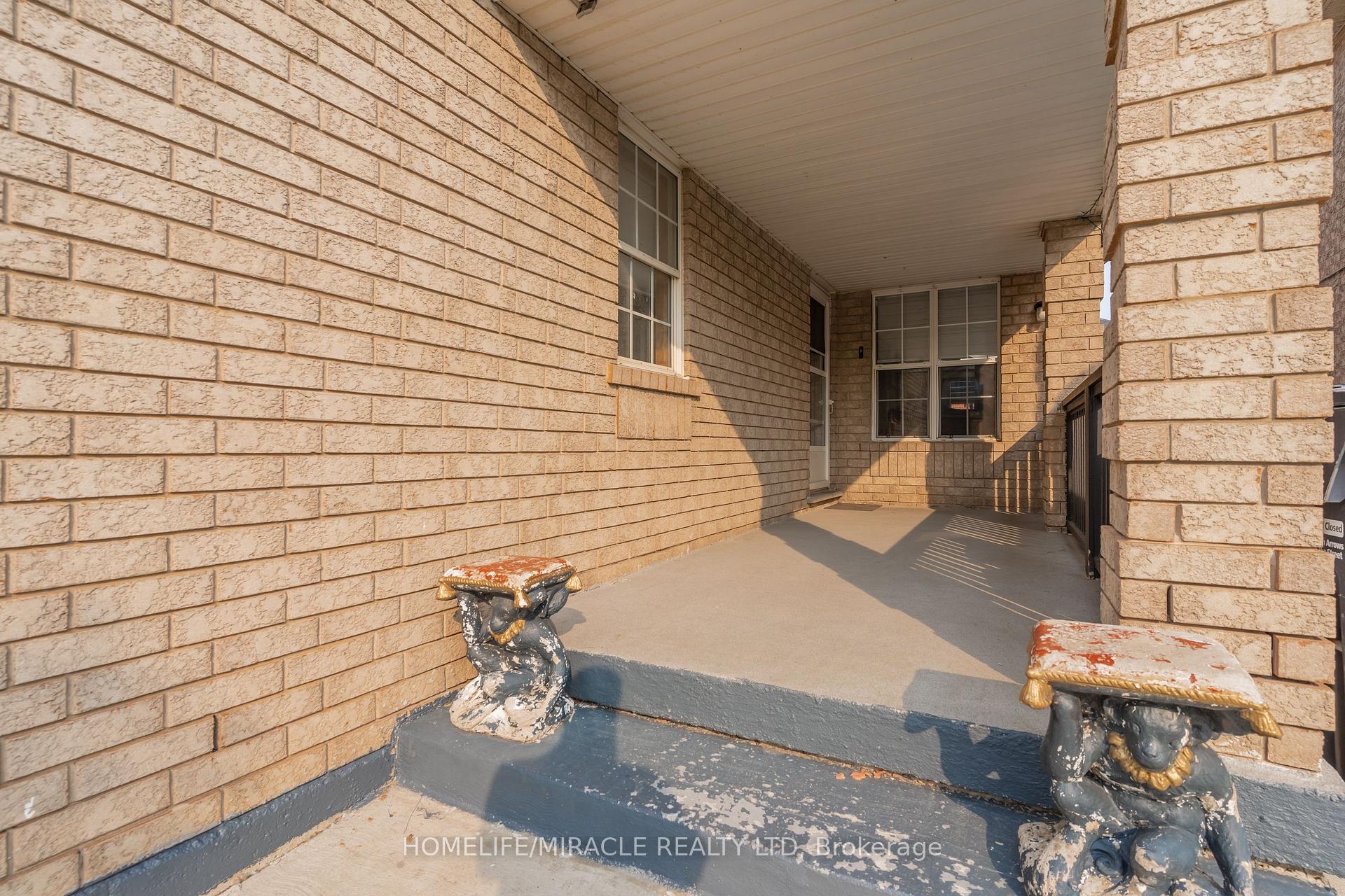 Photo 5 of 21 Secord Crescent, Brampton, Fletcher's Meadow — HOMEH