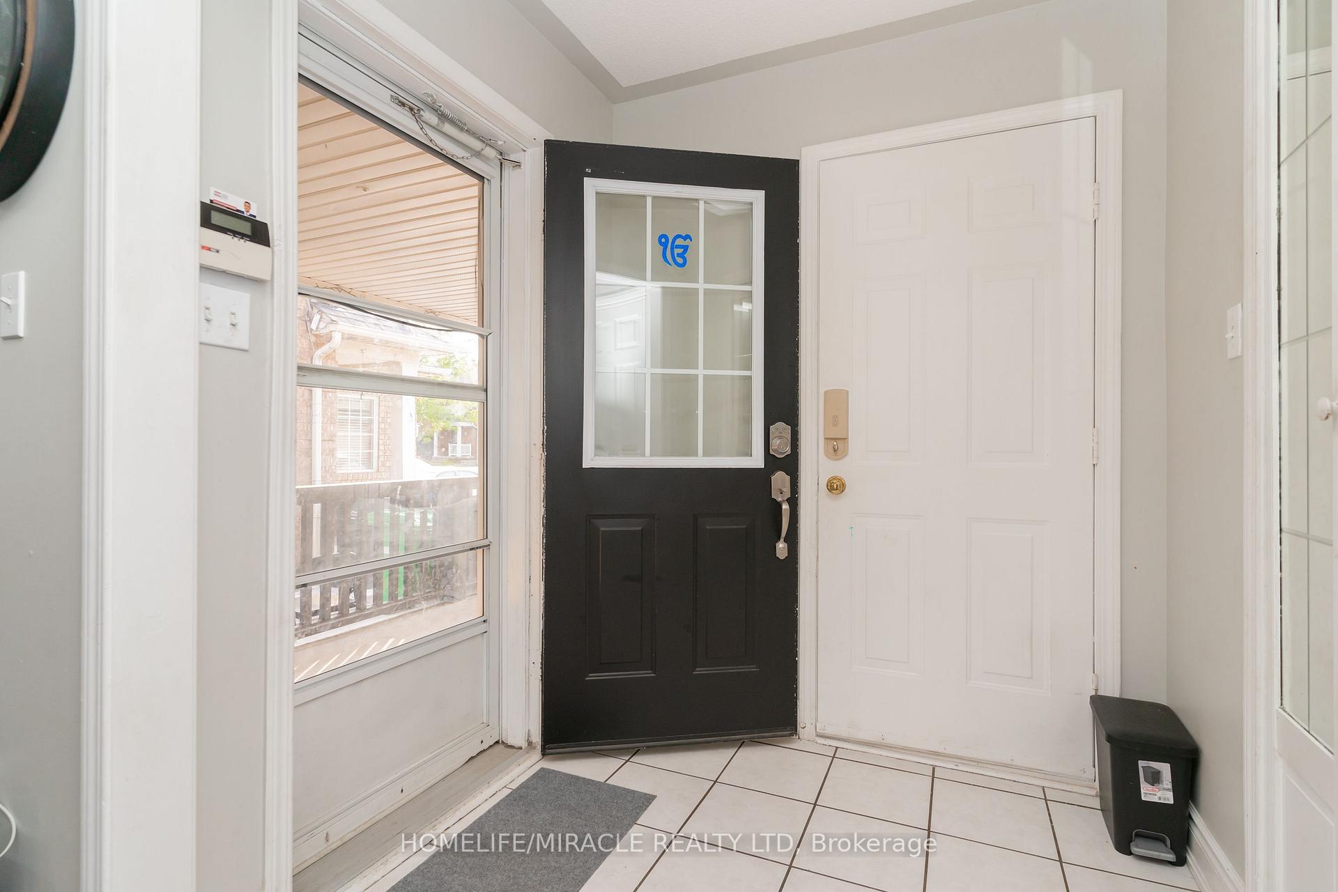 Photo 14 of 21 Secord Crescent, Brampton, Fletcher's Meadow — HOMEH