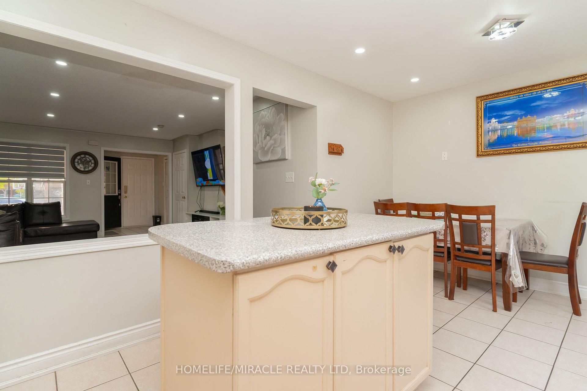 Photo 10 of 21 Secord Crescent, Brampton, Fletcher's Meadow — HOMEH