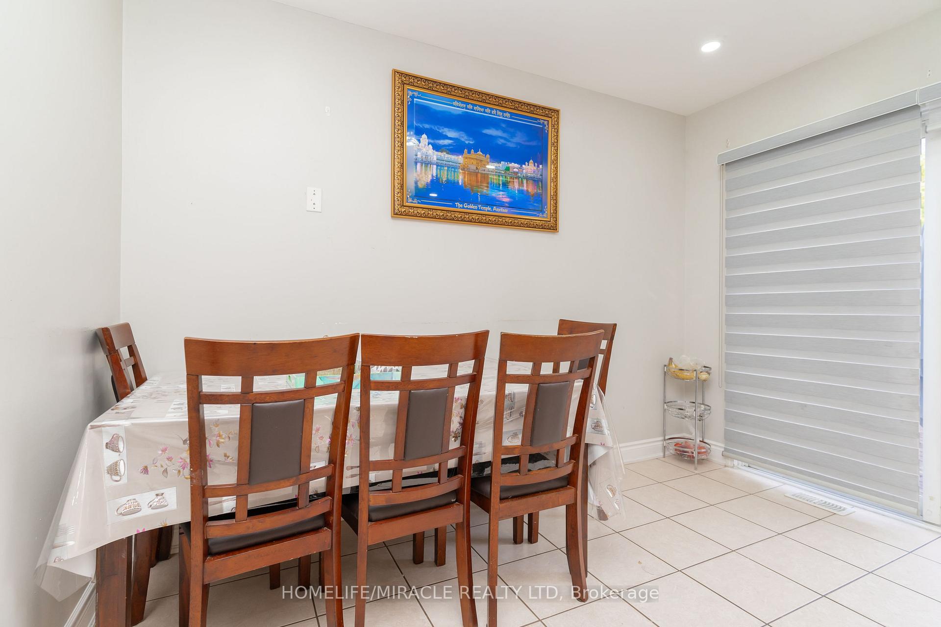 Photo 13 of 21 Secord Crescent, Brampton, Fletcher's Meadow — HOMEH