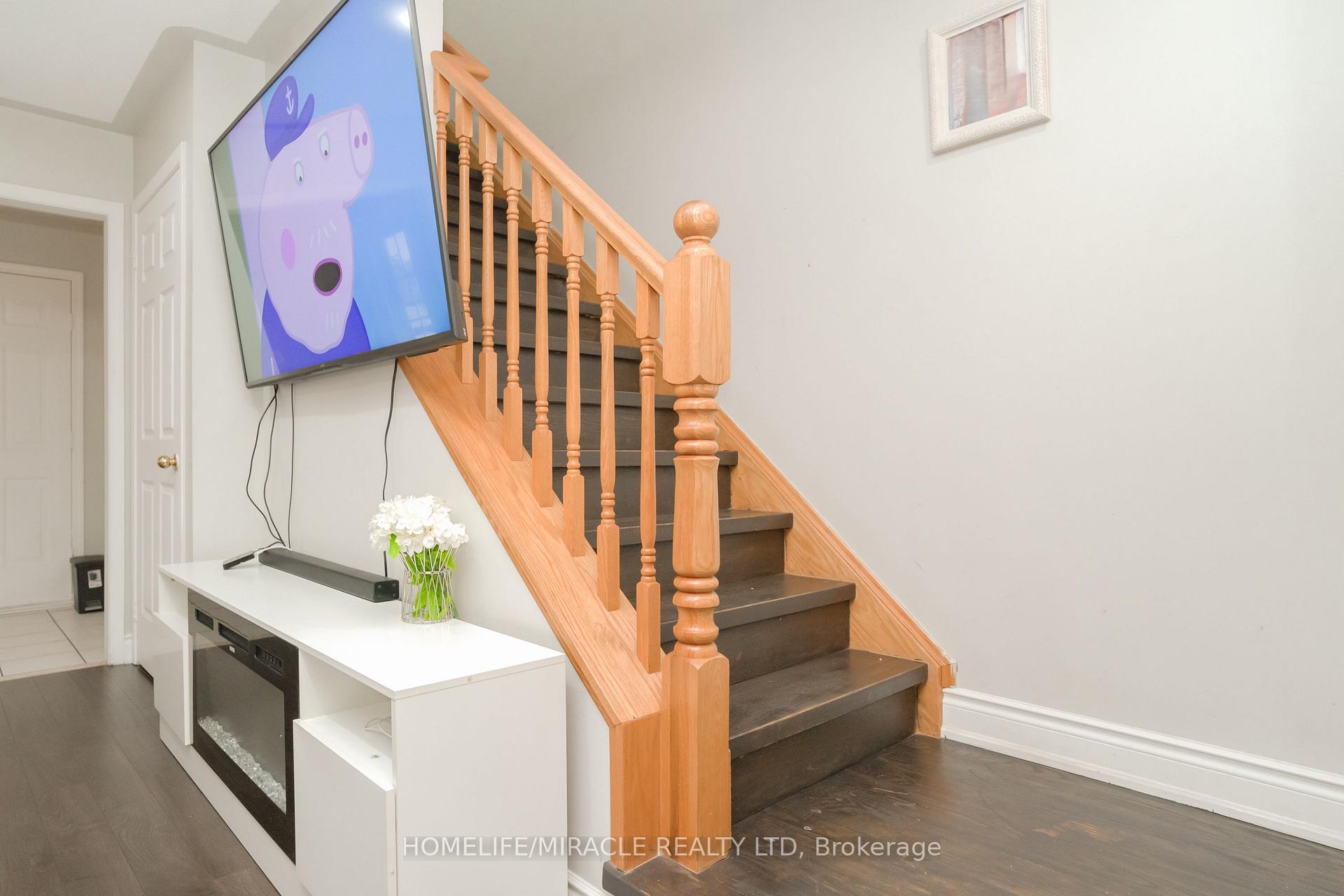 Photo 16 of 21 Secord Crescent, Brampton, Fletcher's Meadow — HOMEH