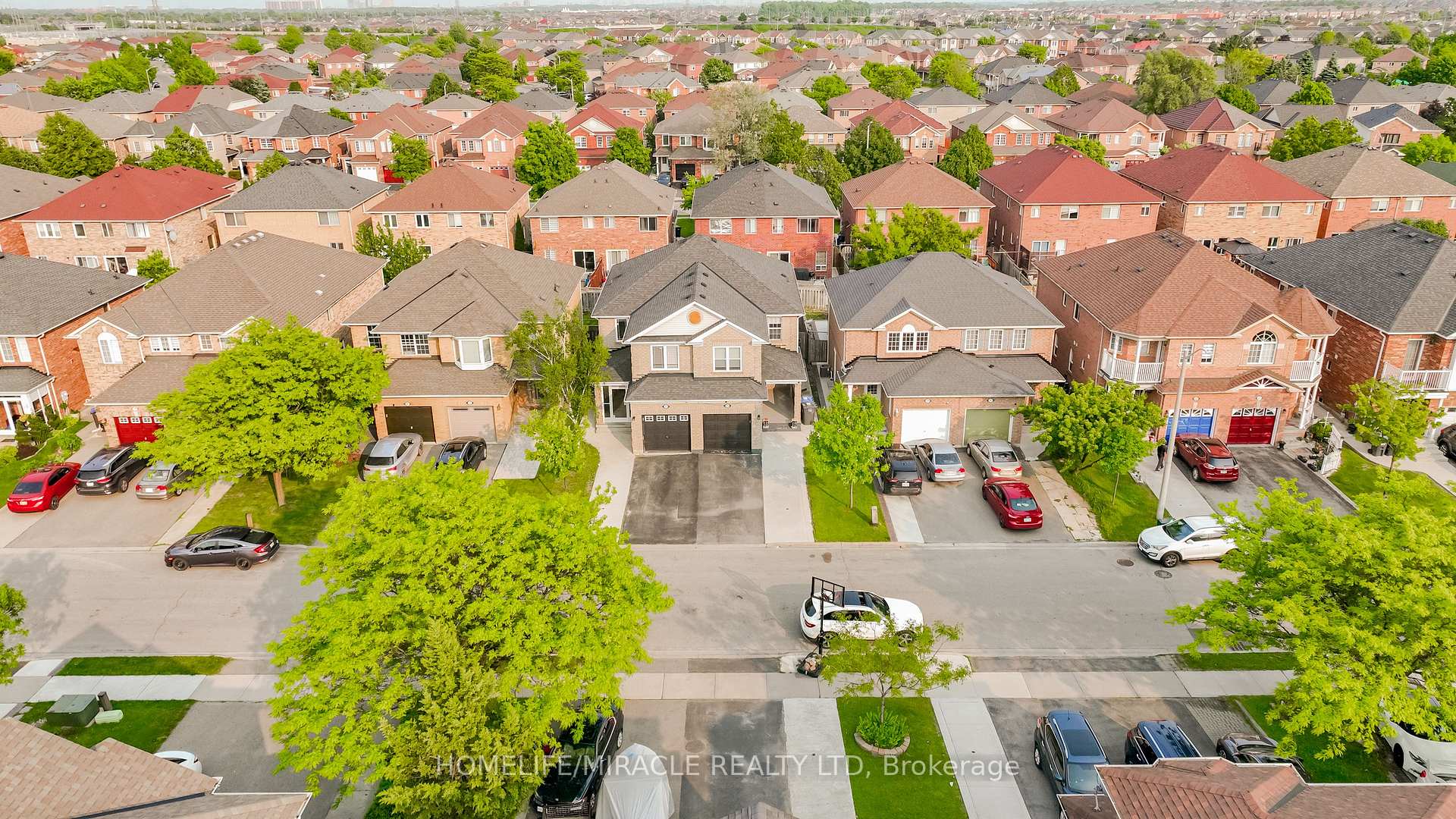 Photo 35 of 21 Secord Crescent, Brampton, Fletcher's Meadow — HOMEH
