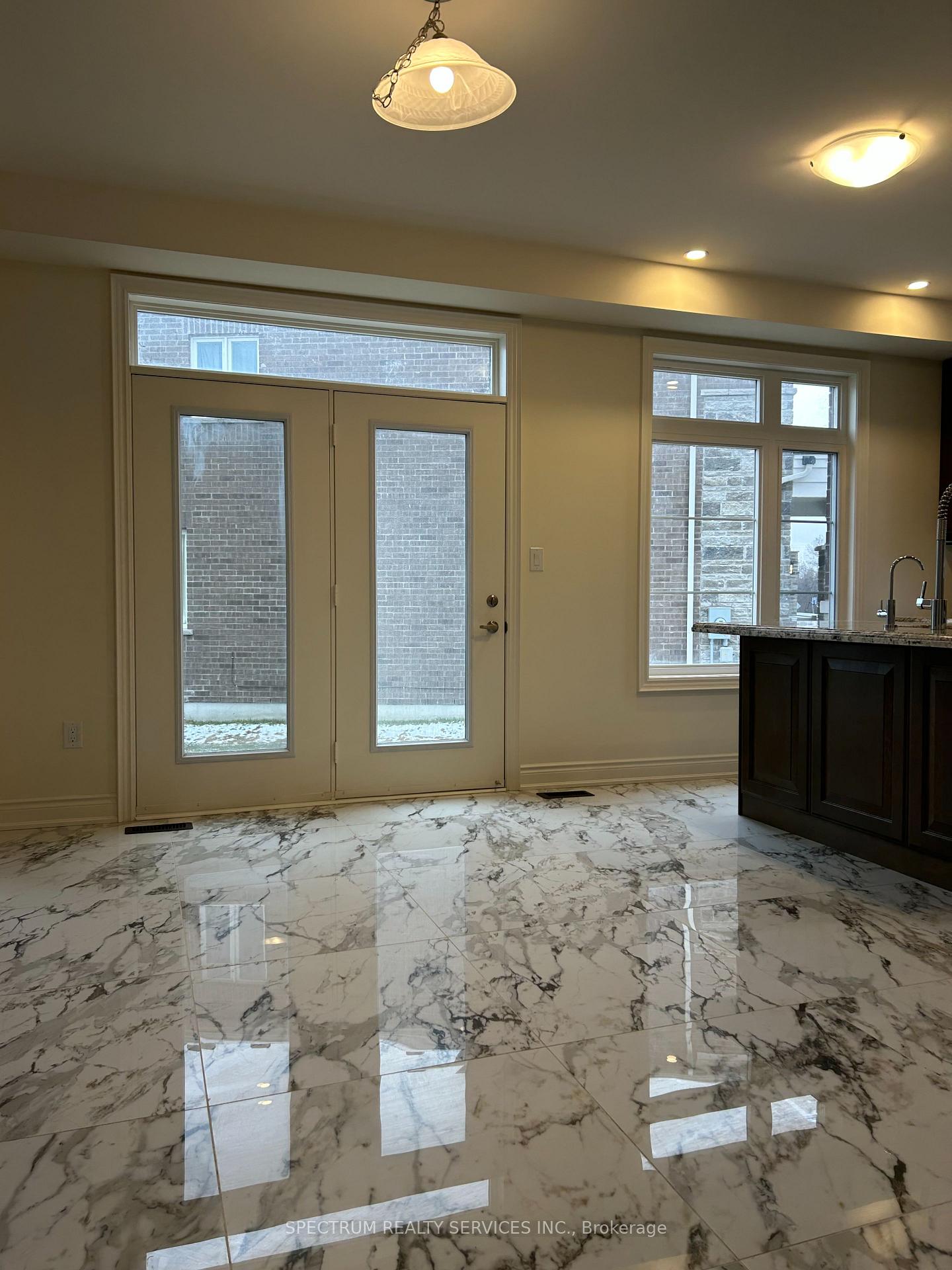 Photo 4 of 158 Attwater Drive, Cambridge — HOMEH