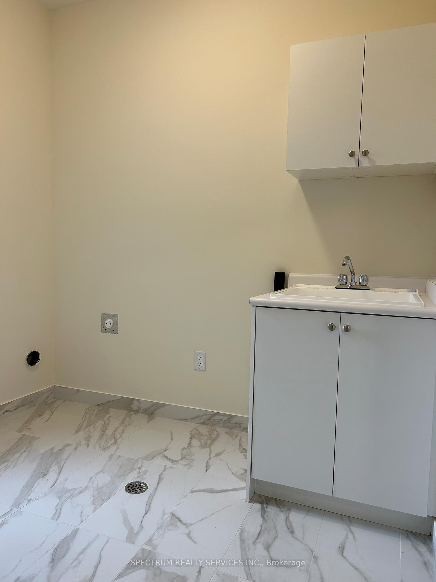 Photo 6 of 158 Attwater Drive, Cambridge — HOMEH