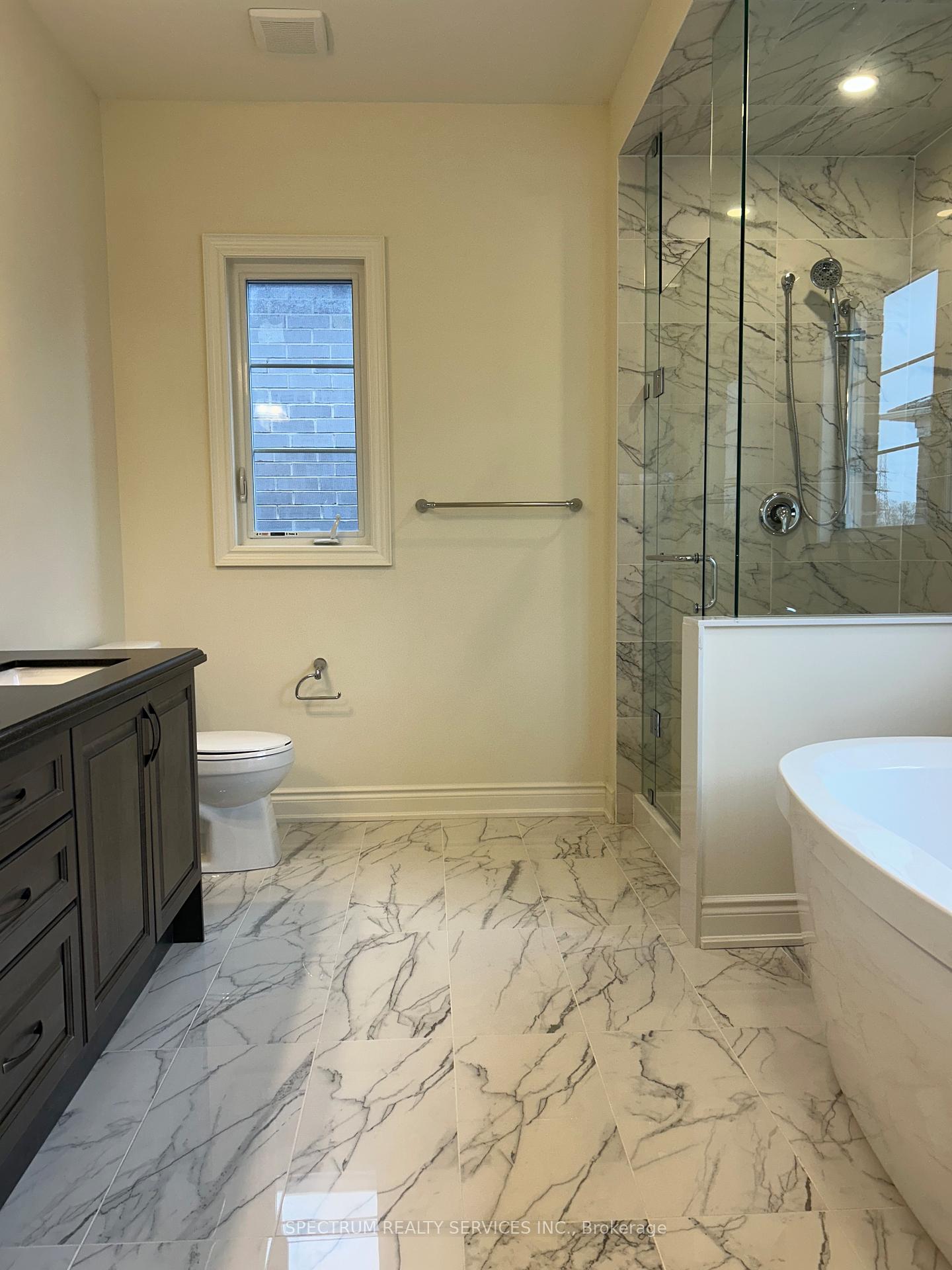 Photo 14 of 158 Attwater Drive, Cambridge — HOMEH