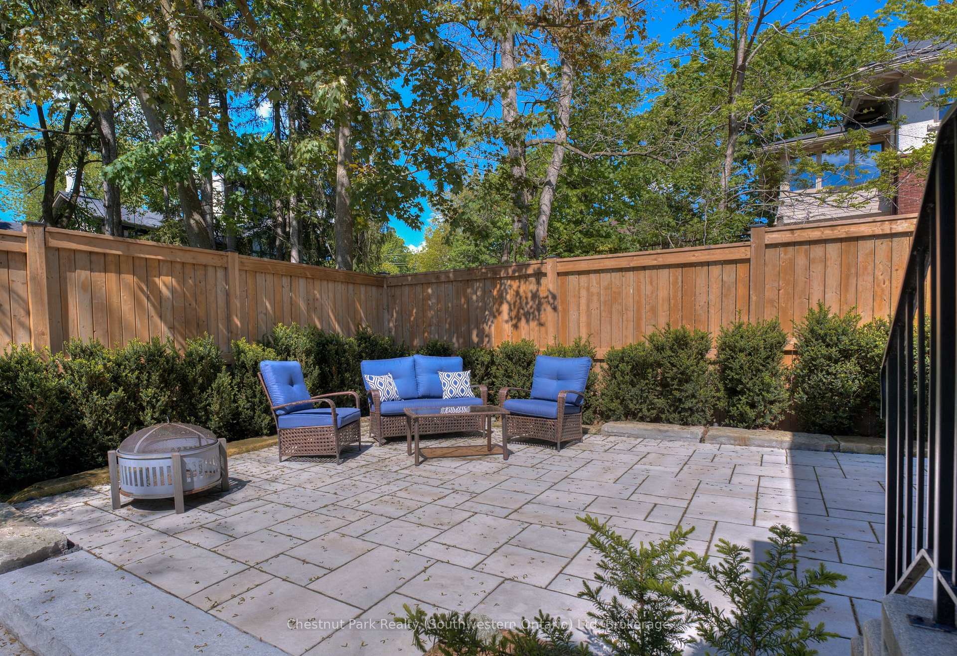 Photo 8 of 26 Lemon Street, Guelph, St. George's — HOMEH