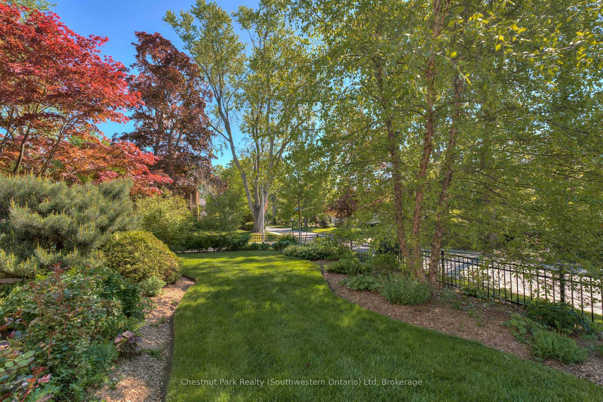 Photo 10 of 26 Lemon Street, Guelph, St. George's — HOMEH