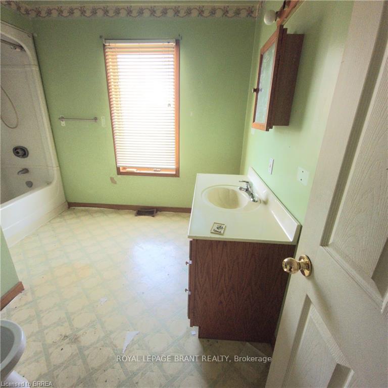 Photo 12 of 250 Regional 24 Road, Wainfleet, Marshville/Winger — HOMEH