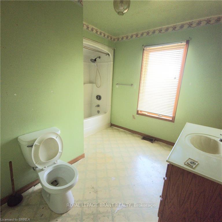 Photo 13 of 250 Regional 24 Road, Wainfleet, Marshville/Winger — HOMEH