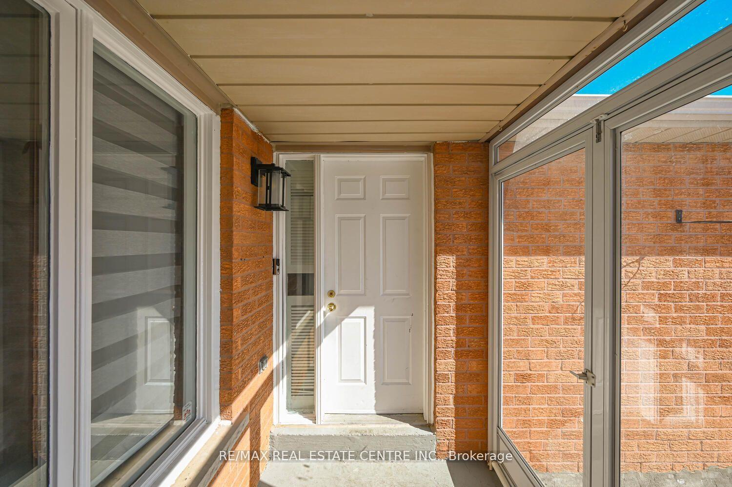 Photo 5 of 83 Acadian Heights, Brampton, Fletcher's Creek South — HOMEH