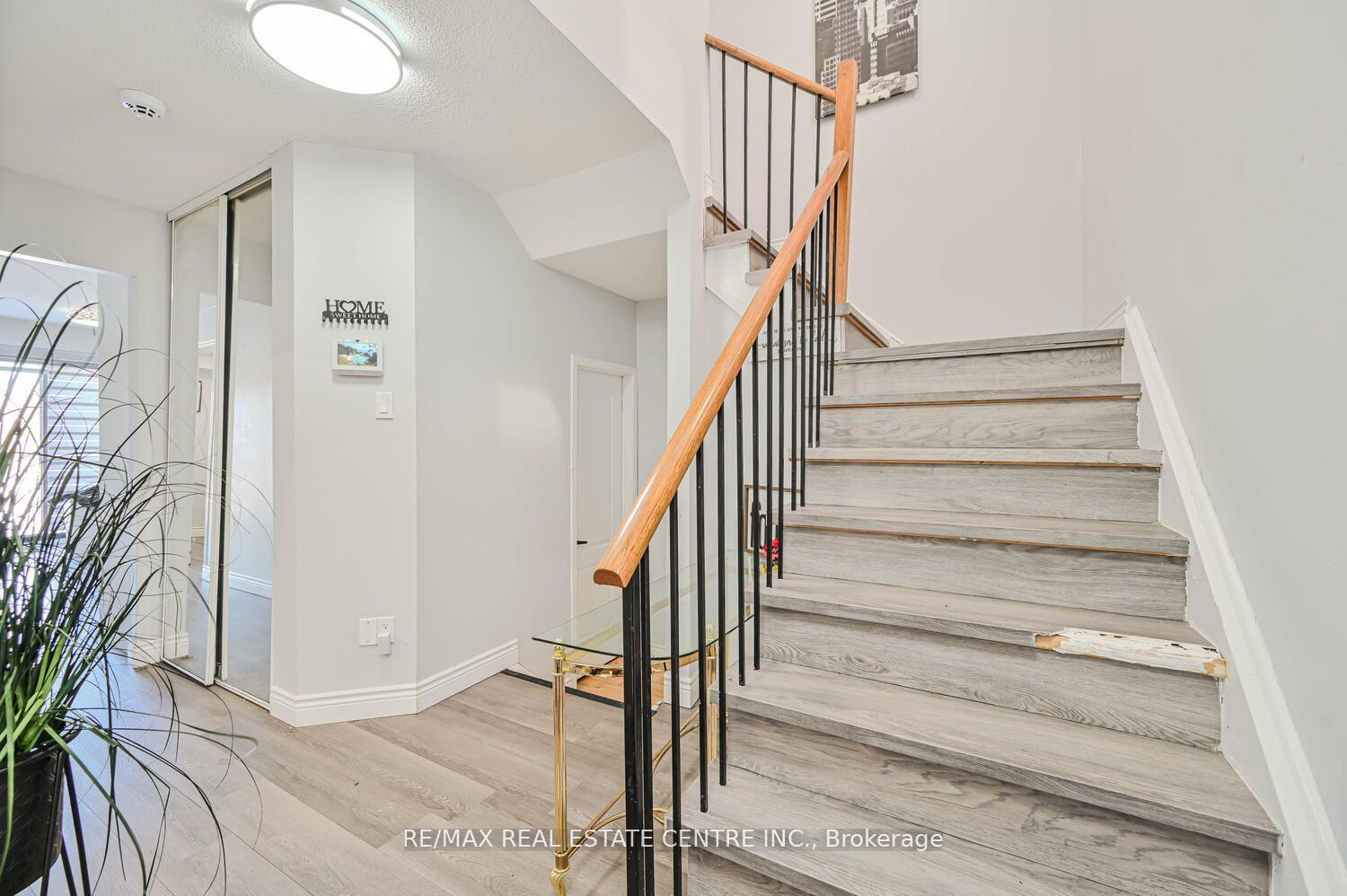 Photo 10 of 83 Acadian Heights, Brampton, Fletcher's Creek South — HOMEH