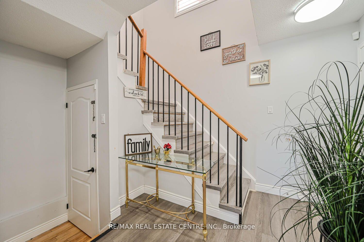 Photo 7 of 83 Acadian Heights, Brampton, Fletcher's Creek South — HOMEH