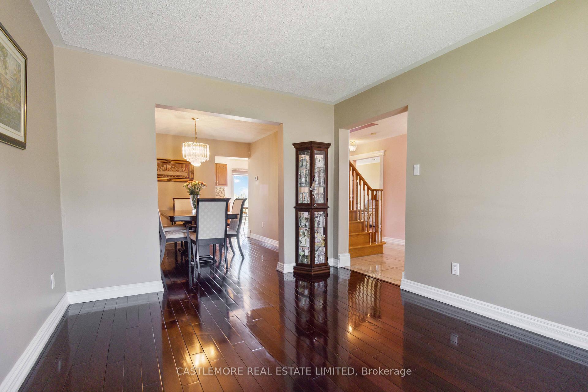 Photo 6 of 43 Vivians Crescent, Brampton, Fletcher's West — HOMEH