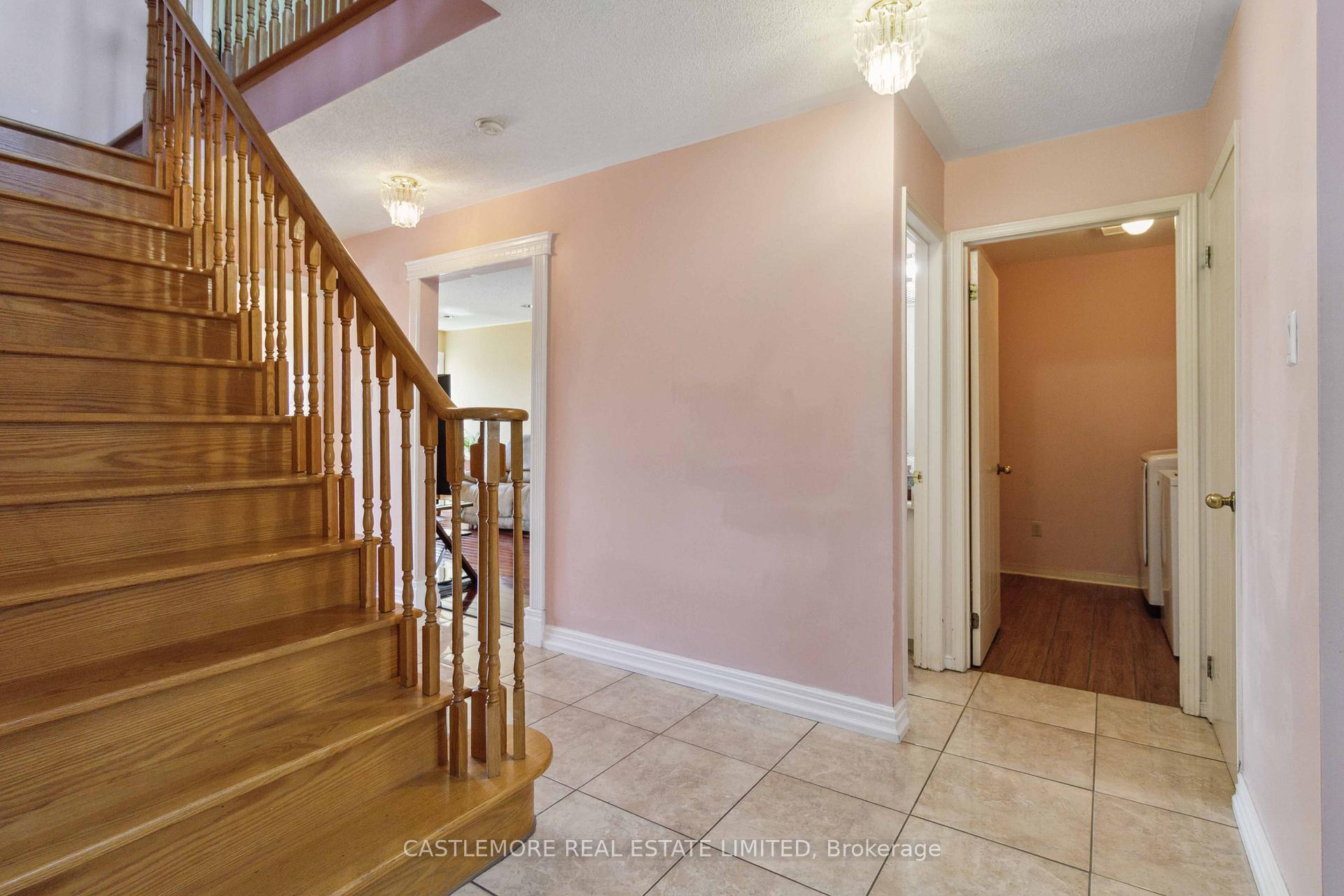 Photo 12 of 43 Vivians Crescent, Brampton, Fletcher's West — HOMEH