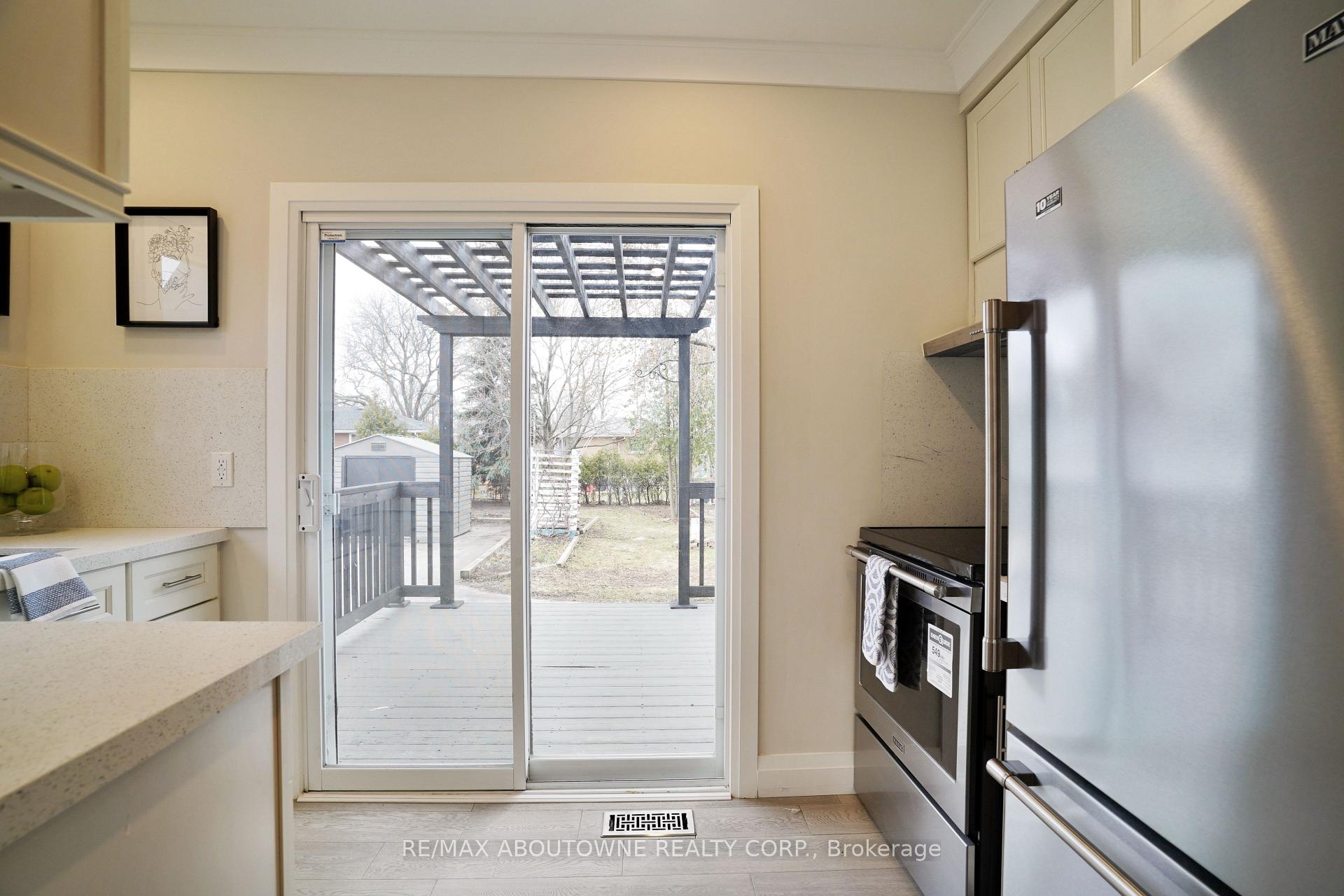 Photo 19 of 96 Mohawk Road E, Hamilton, Greeningdon — HOMEH