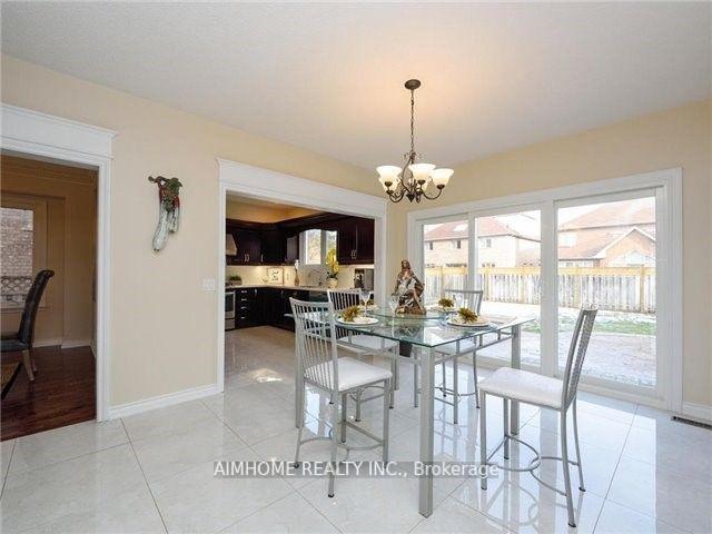 Photo 5 of 56 Braeside Square, Markham, Unionville — HOMEH