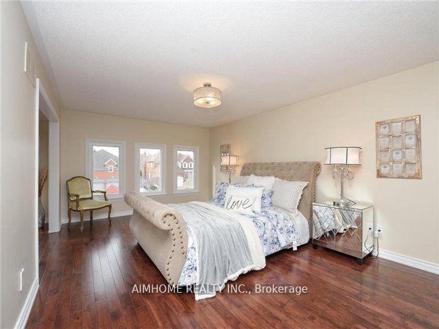 Photo 7 of 56 Braeside Square, Markham, Unionville — HOMEH