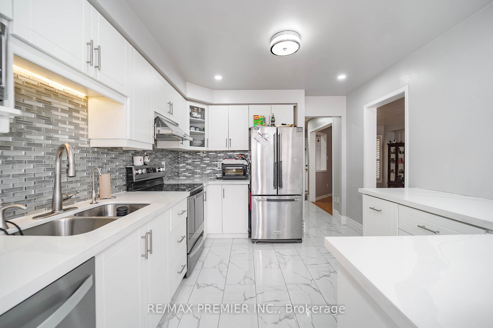 Photo 4 of 166 Cordgrass Crescent, Brampton, Sandringham-Wellington — HOMEH
