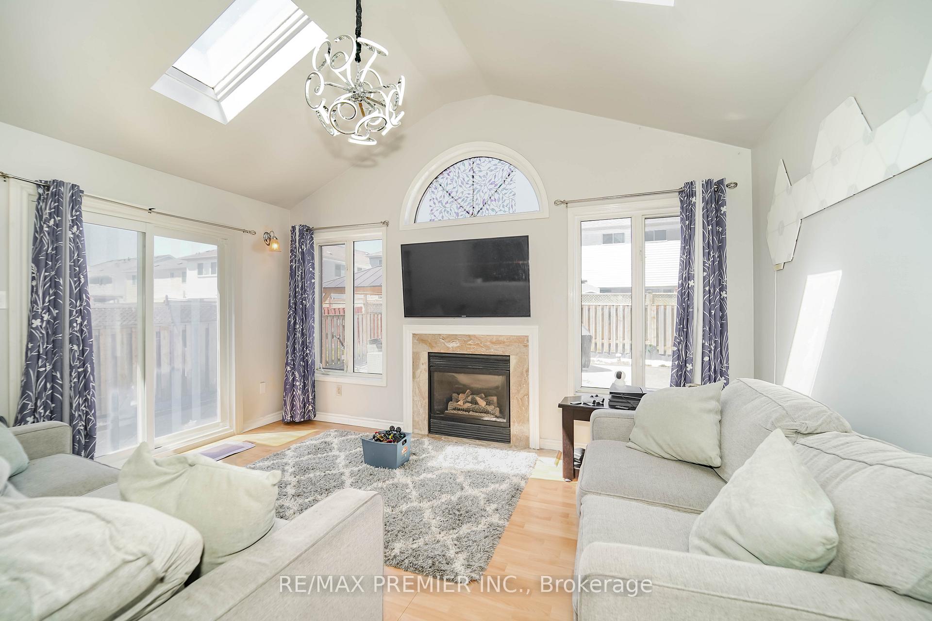 Photo 7 of 166 Cordgrass Crescent, Brampton, Sandringham-Wellington — HOMEH