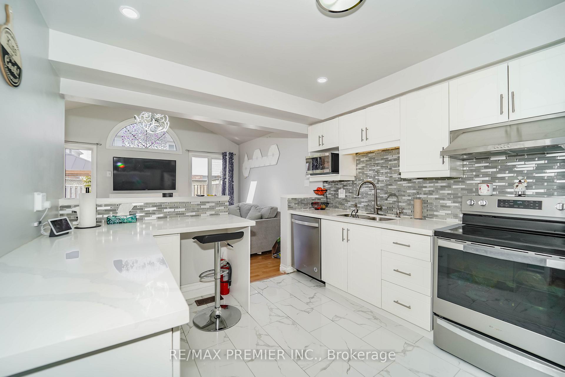 Photo 6 of 166 Cordgrass Crescent, Brampton, Sandringham-Wellington — HOMEH