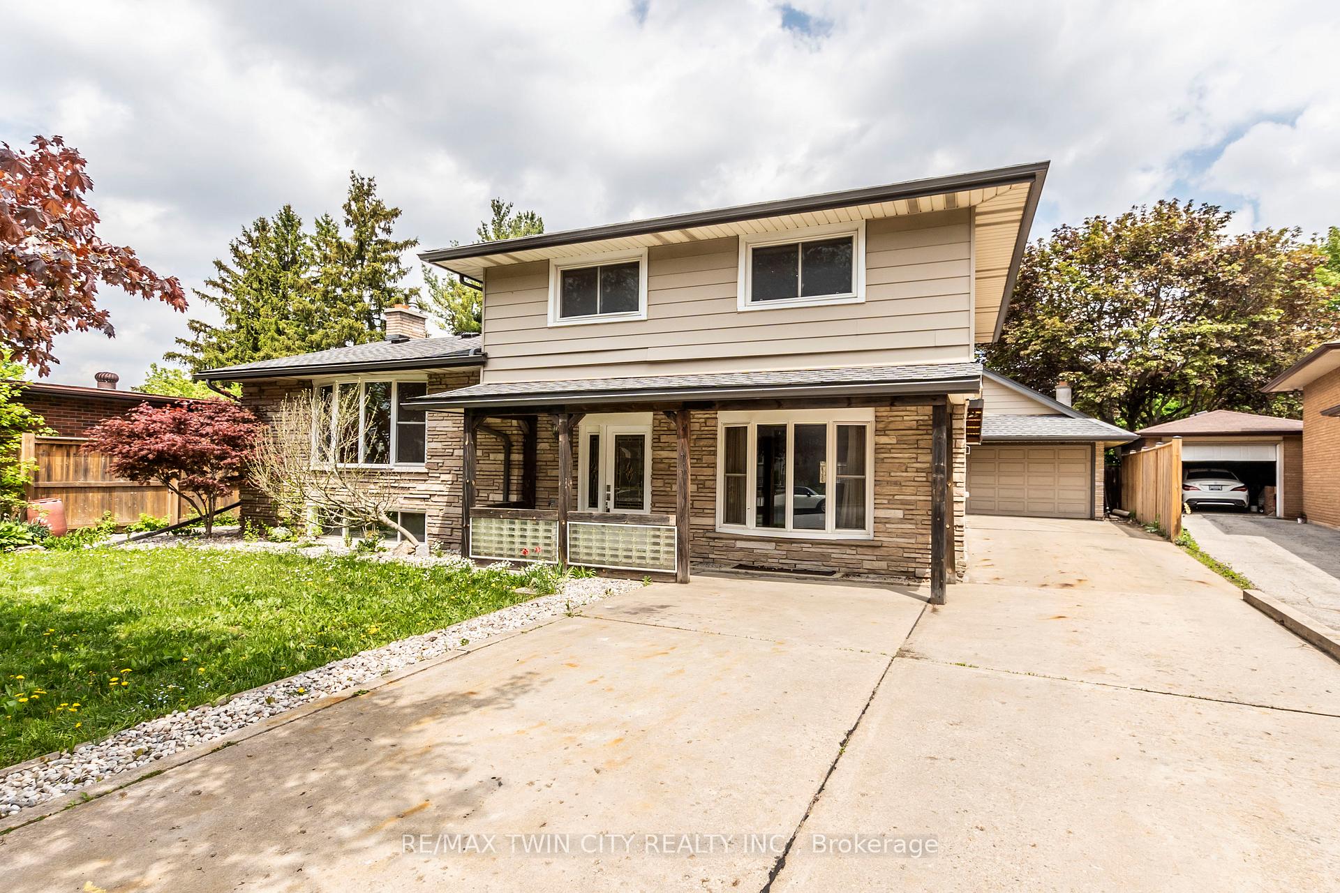 Photo 2 of 413 Carson Drive, Kitchener — HOMEH