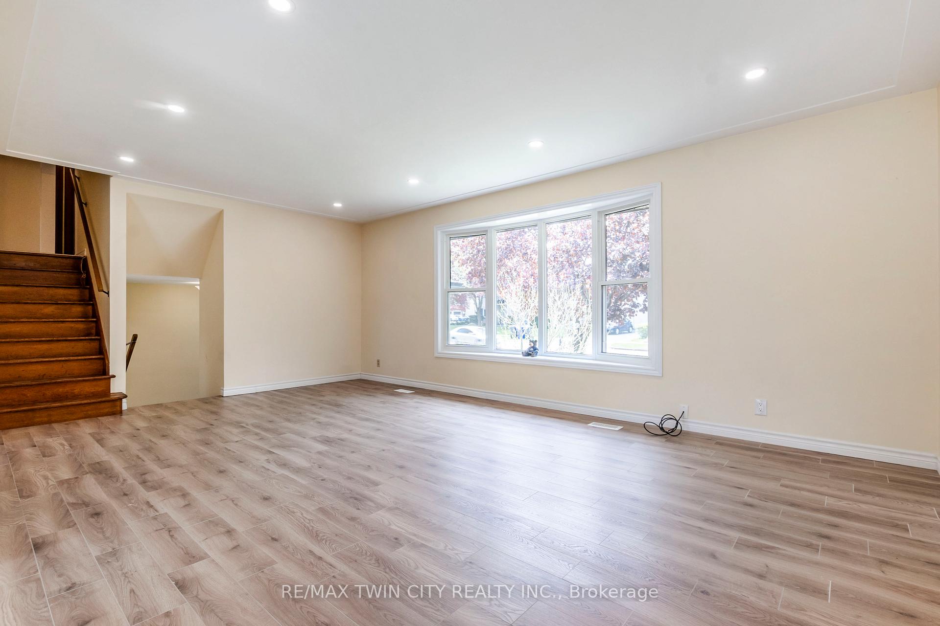 Photo 12 of 413 Carson Drive, Kitchener — HOMEH