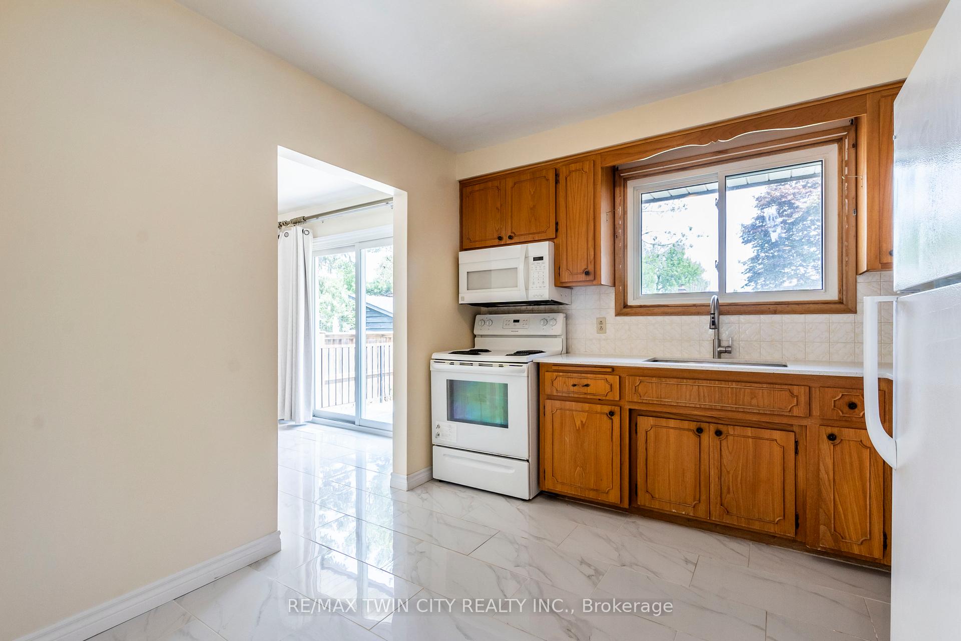 Photo 14 of 413 Carson Drive, Kitchener — HOMEH
