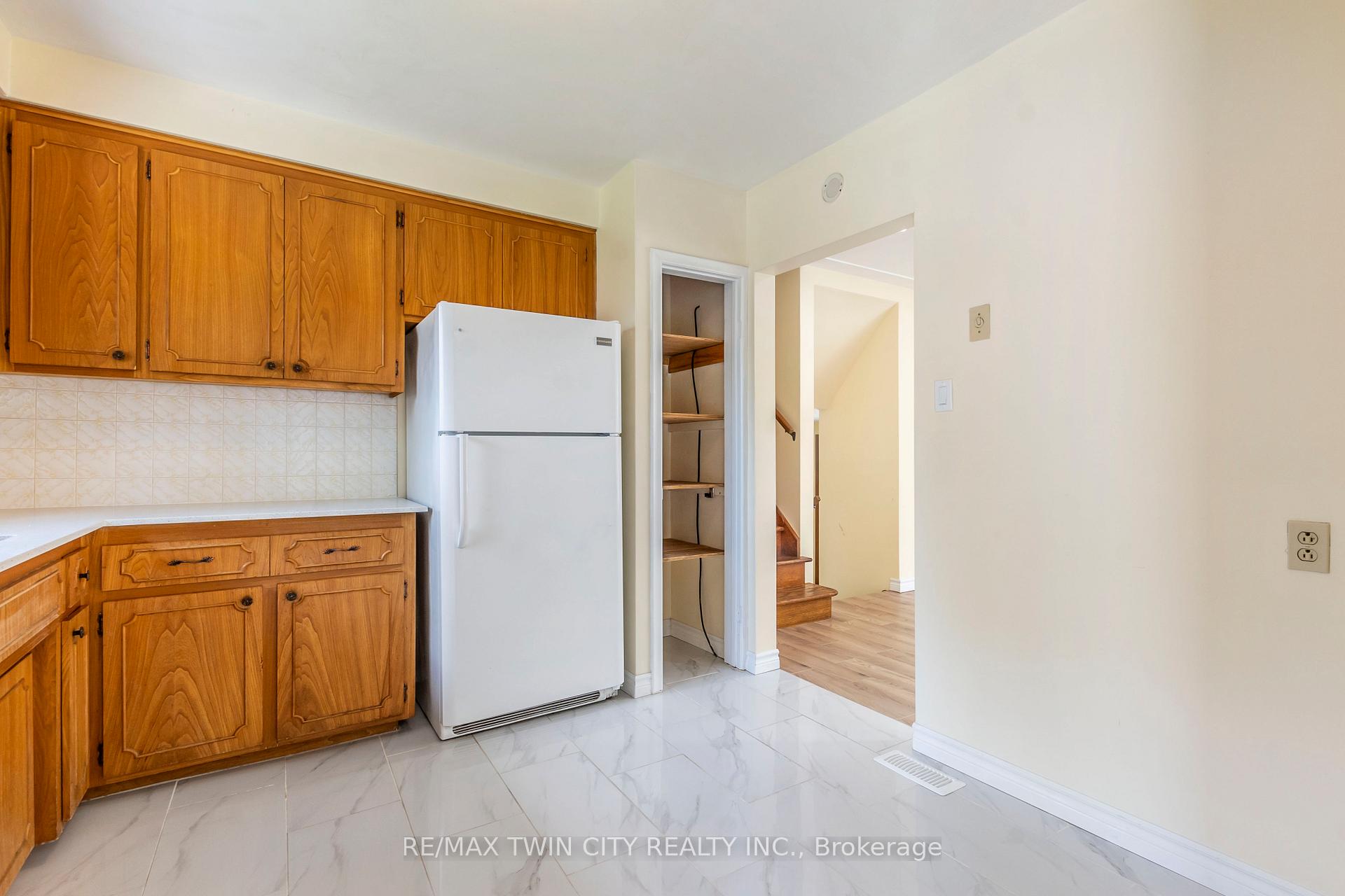 Photo 16 of 413 Carson Drive, Kitchener — HOMEH