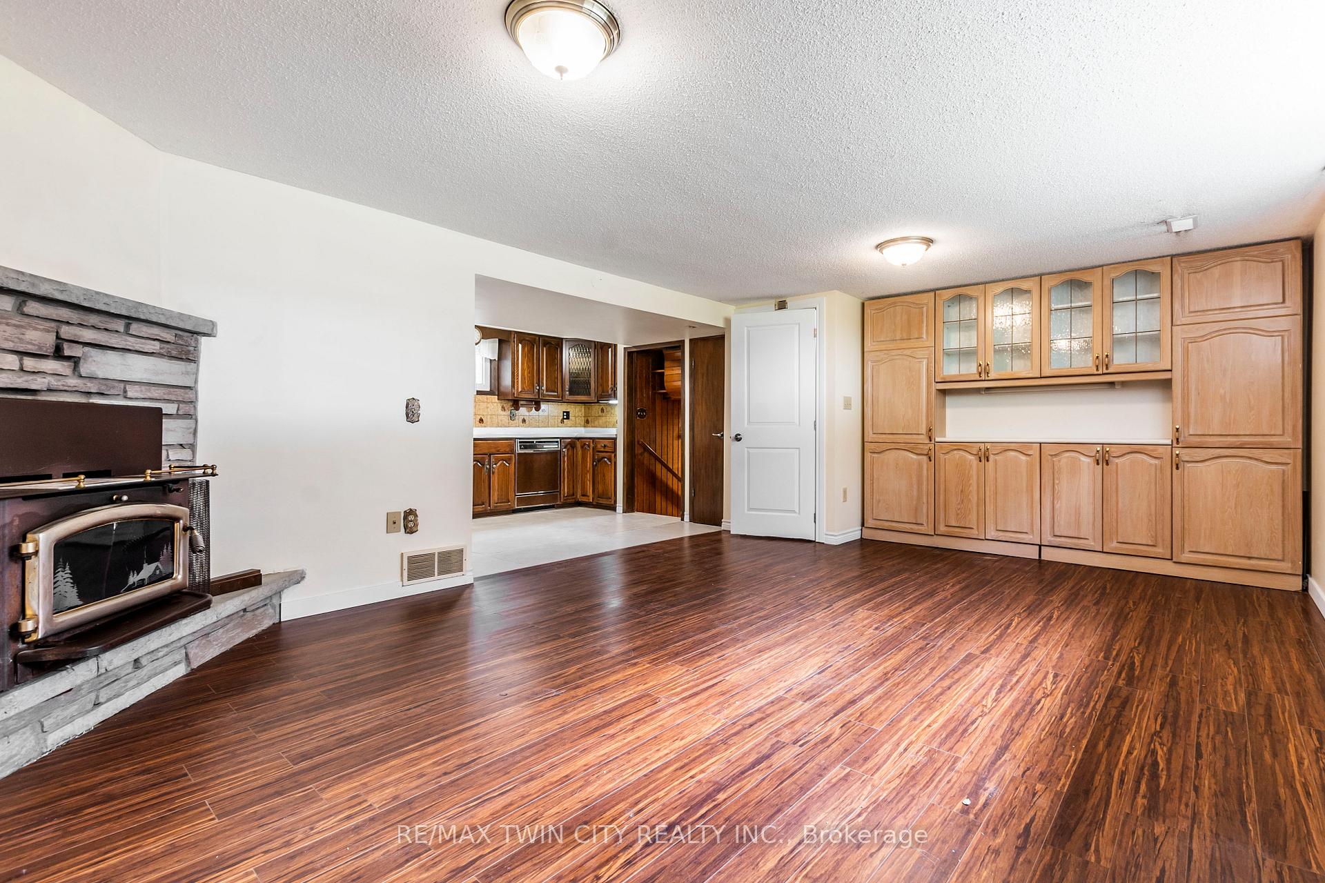 Photo 23 of 413 Carson Drive, Kitchener — HOMEH