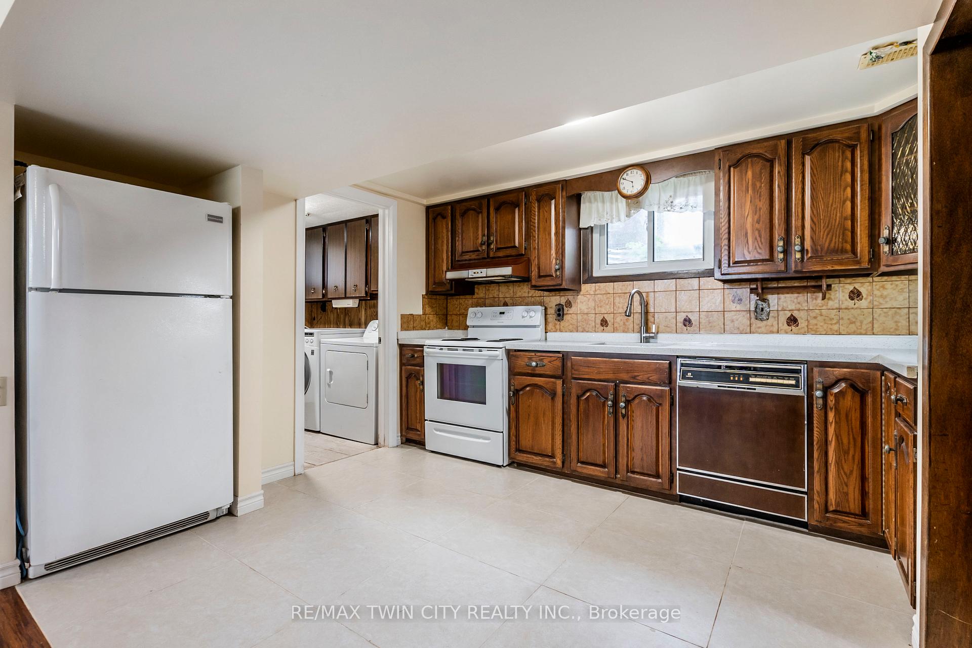 Photo 24 of 413 Carson Drive, Kitchener — HOMEH